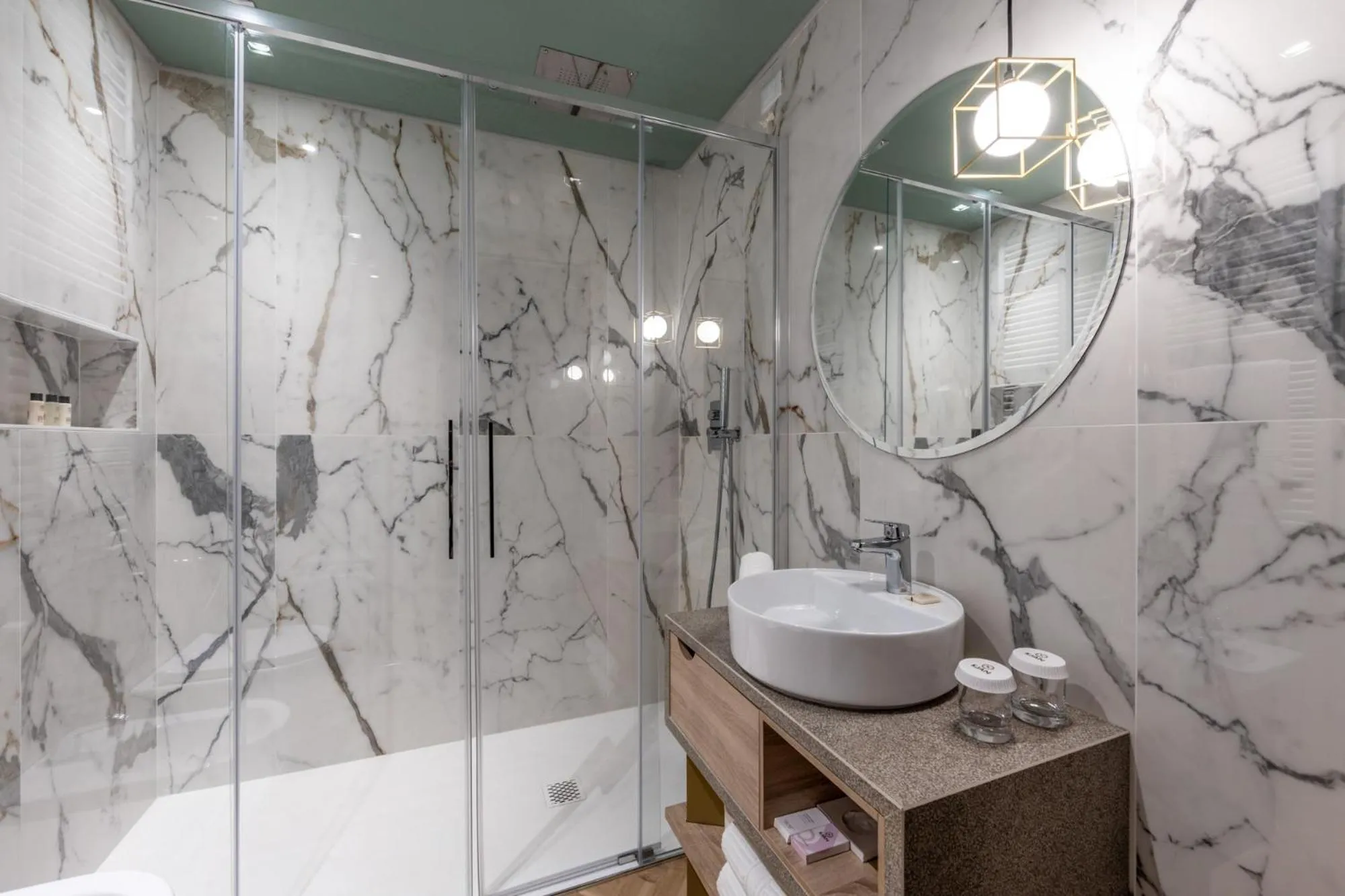 Bathroom in Salus Smart & Chic Hotel