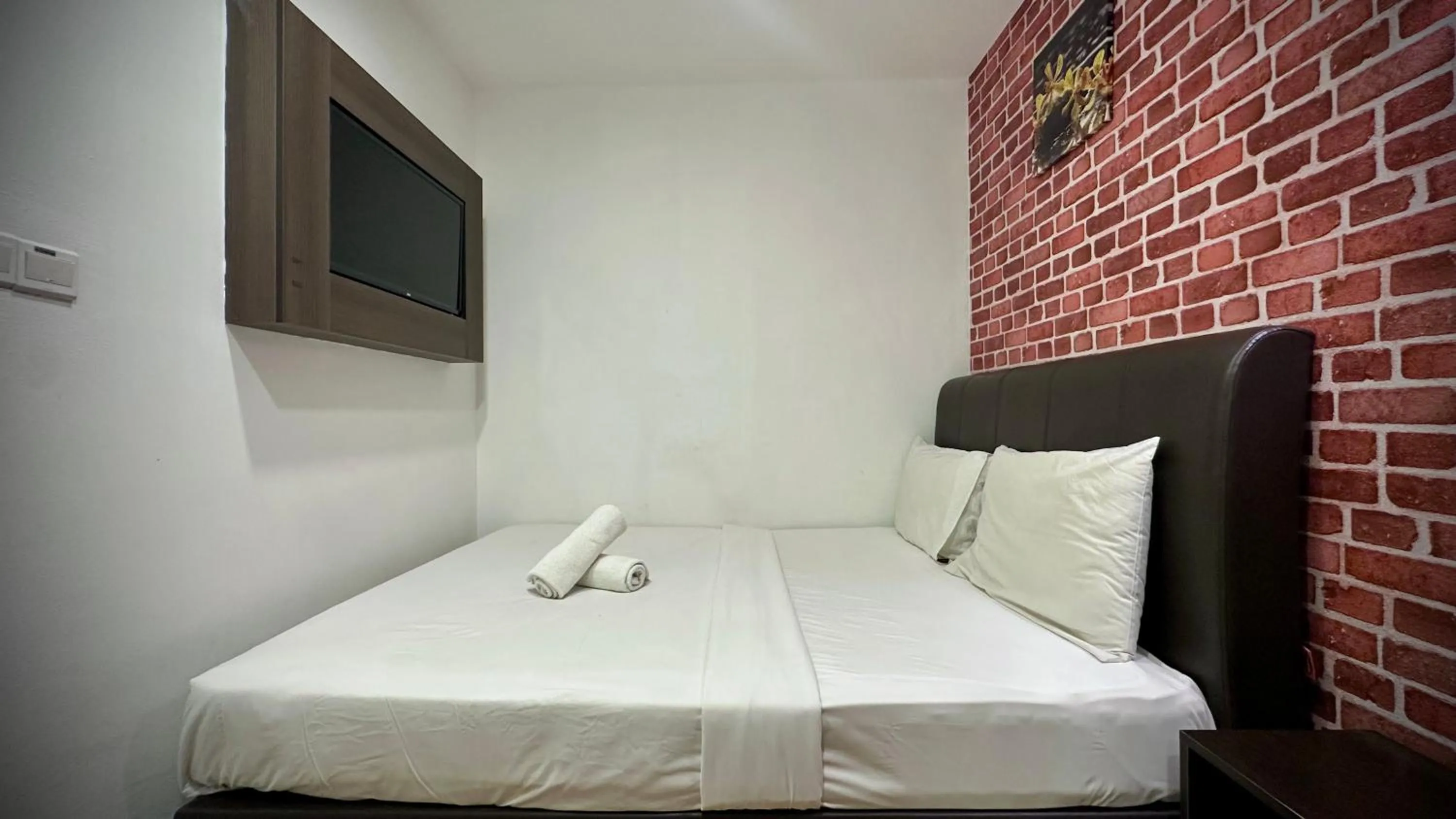 Bedroom, Bed in Swing & Pillows - Sentul Titiwangsa