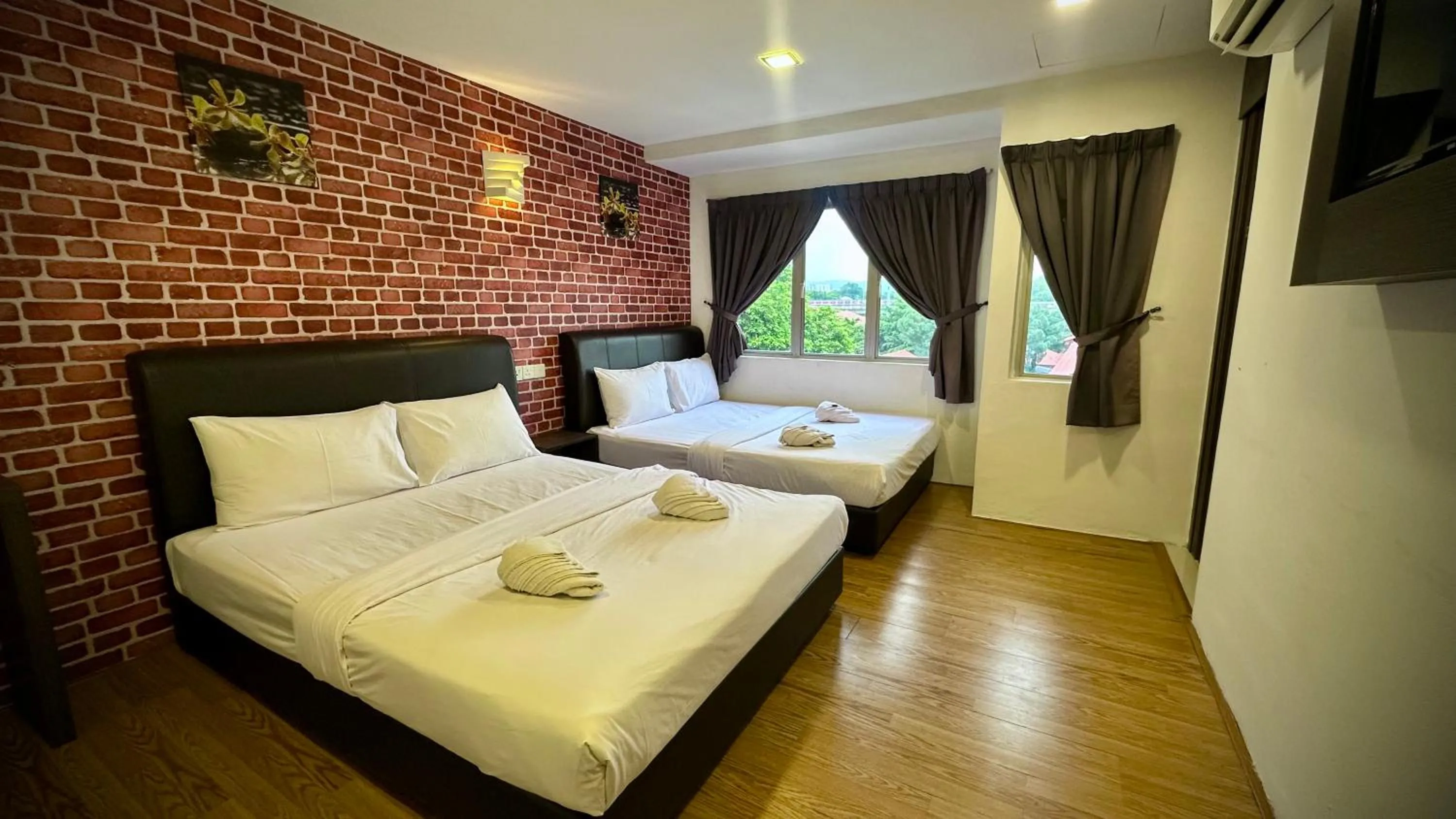 Photo of the whole room, Bed in Swing & Pillows - Sentul Titiwangsa