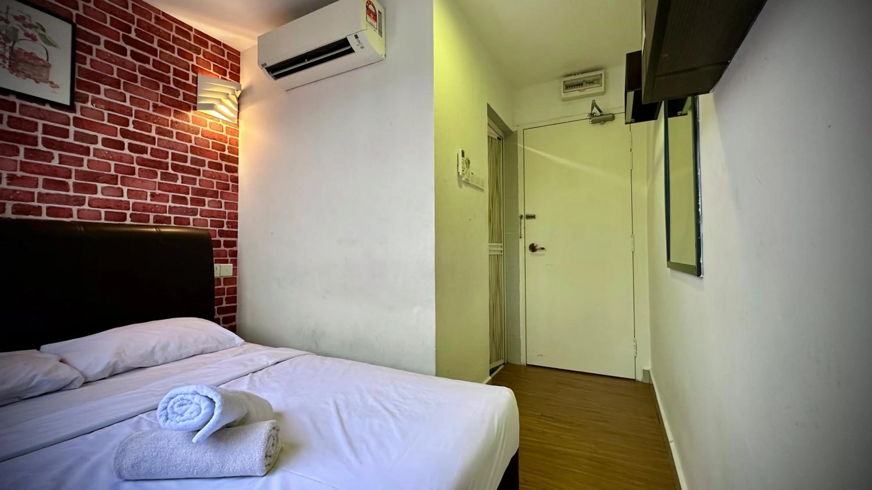 Bedroom, Bed in Swing & Pillows - Sentul Titiwangsa