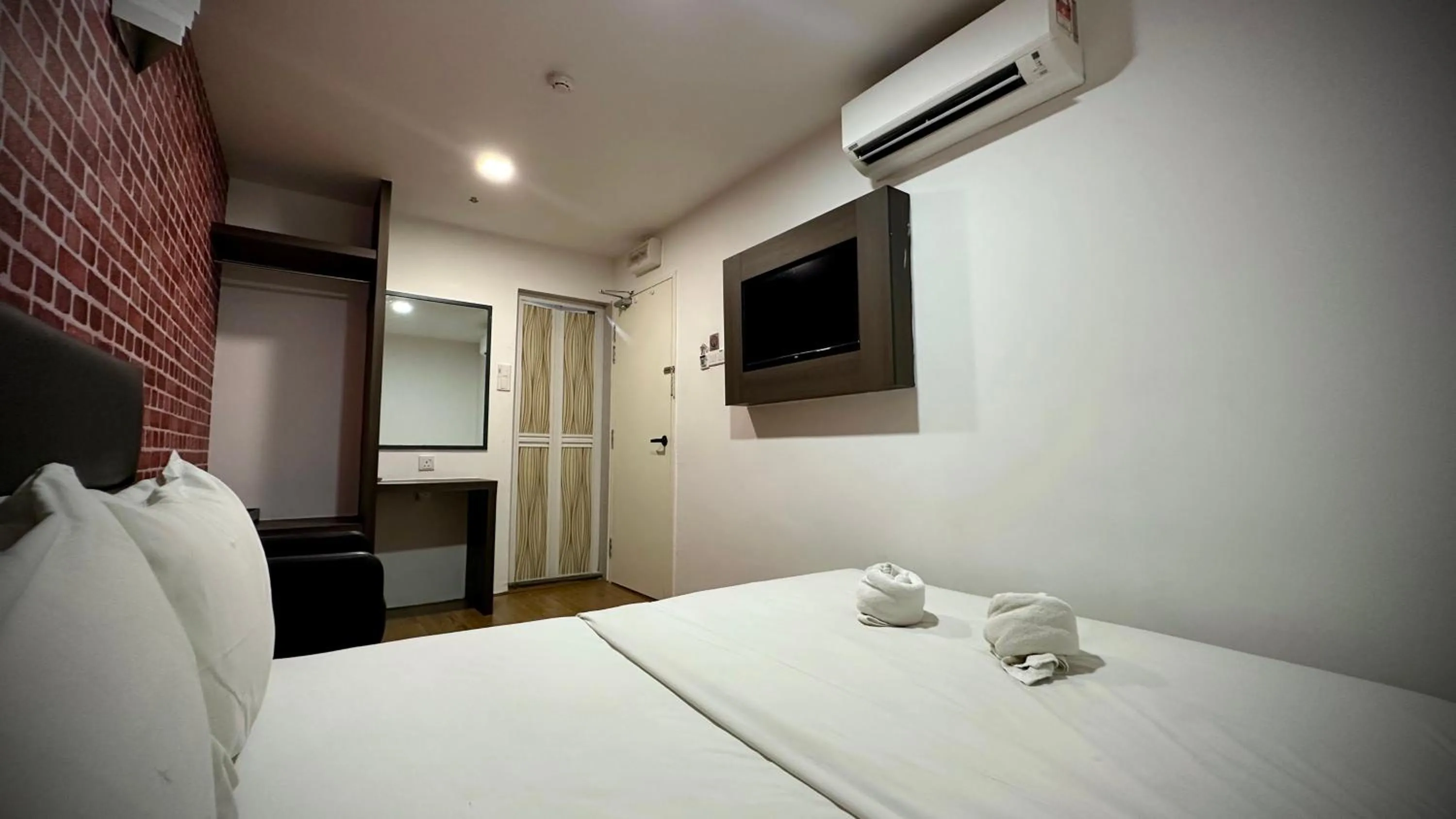 Photo of the whole room, Bed in Swing & Pillows - Sentul Titiwangsa