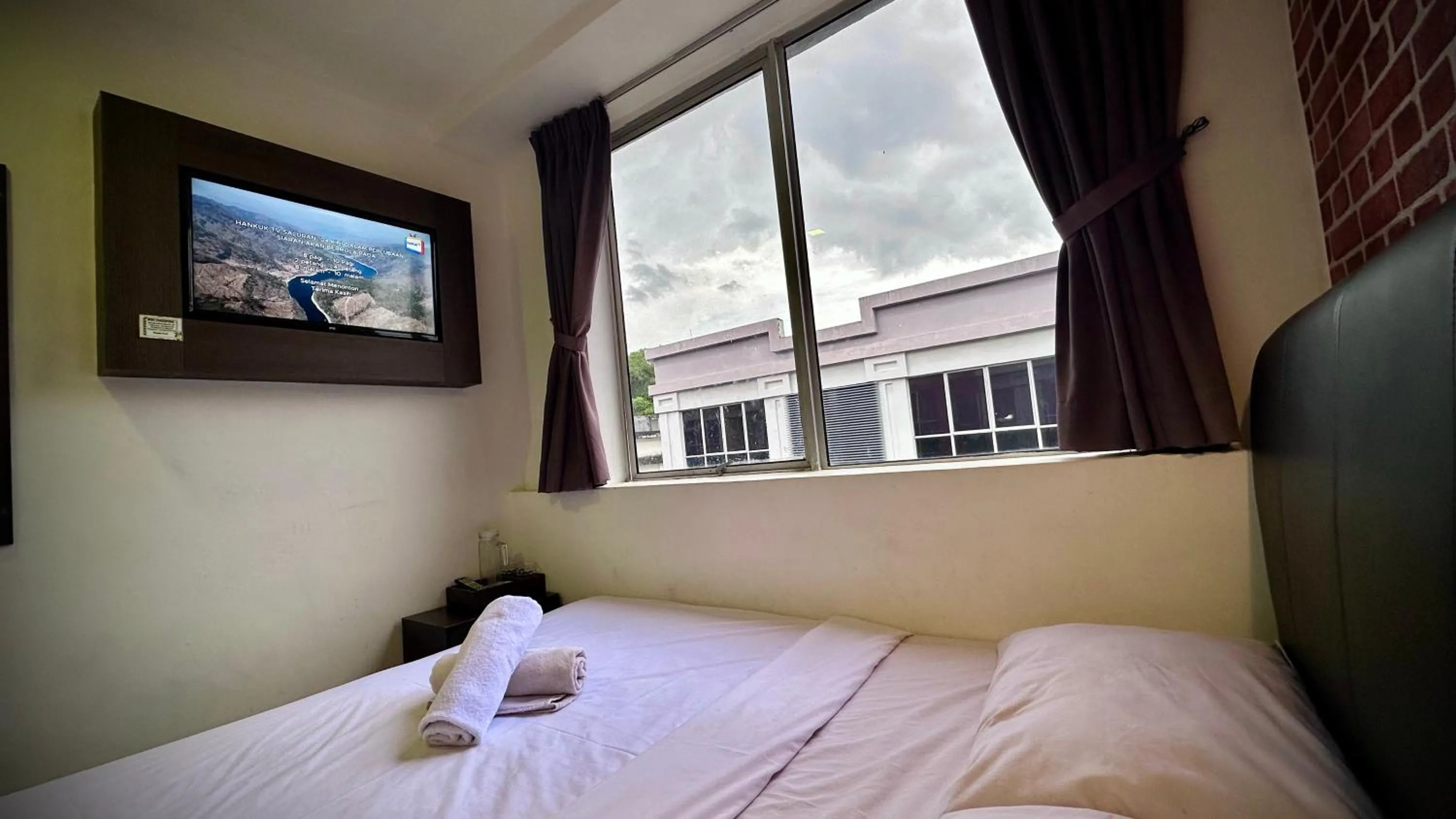 Photo of the whole room, Bed in Swing & Pillows - Sentul Titiwangsa