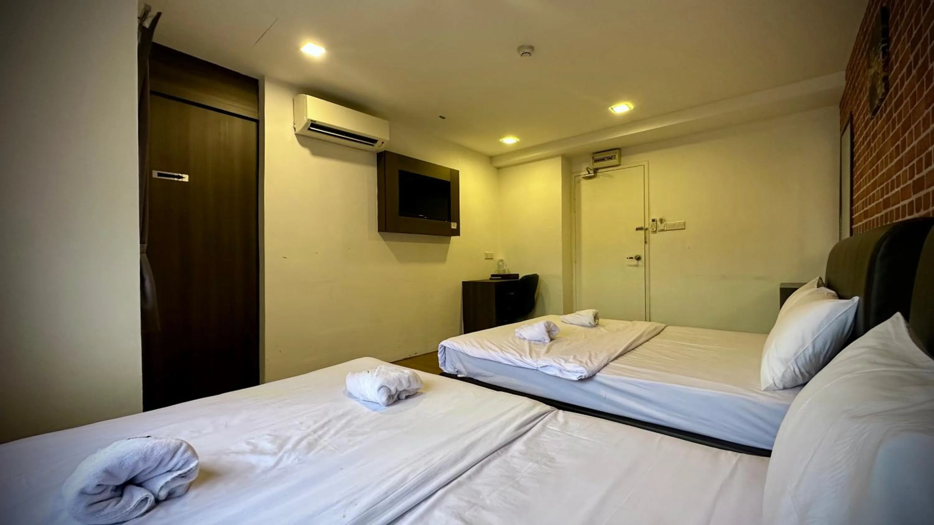 Photo of the whole room, Bed in Swing & Pillows - Sentul Titiwangsa