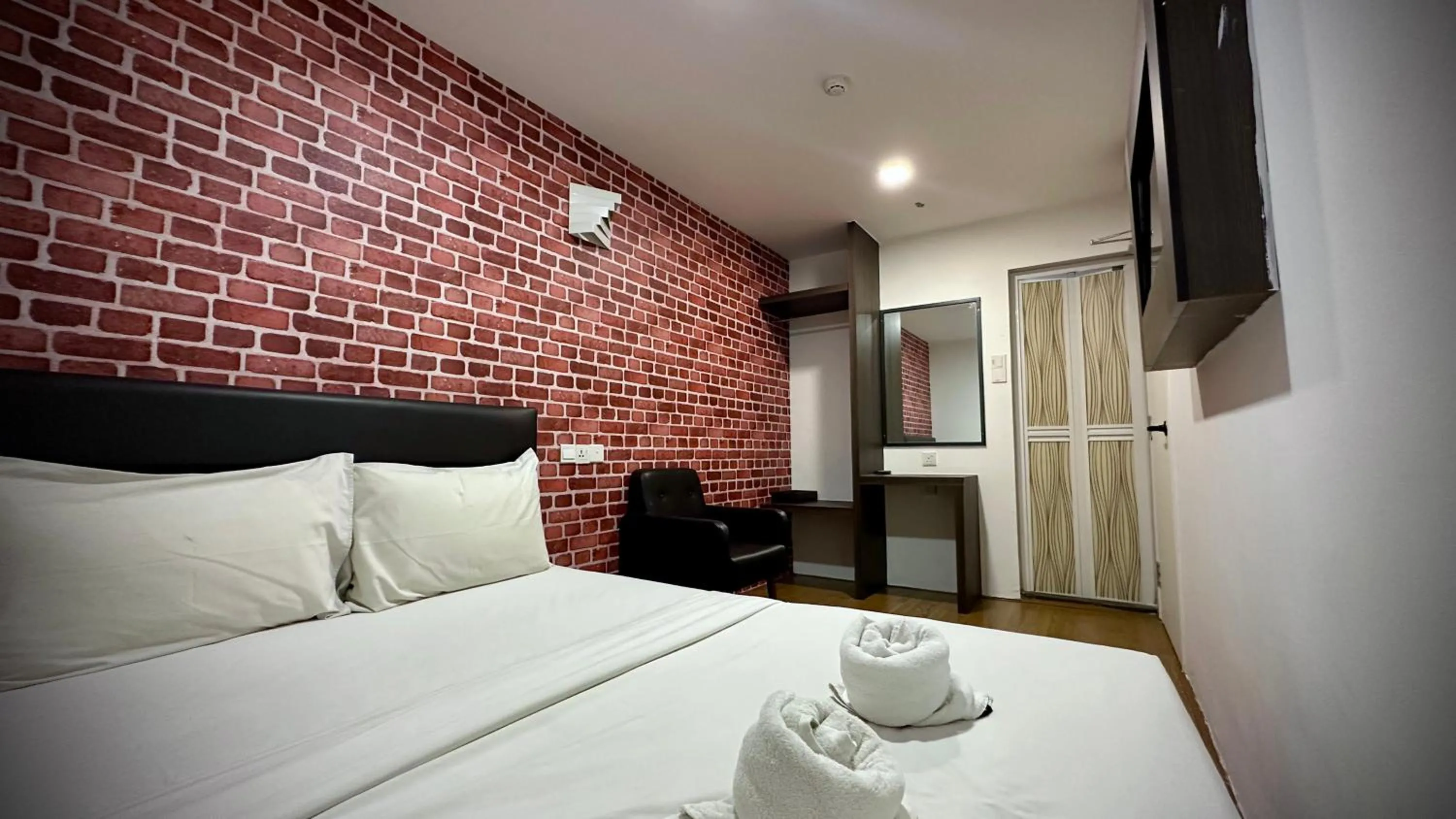 Photo of the whole room, Bed in Swing & Pillows - Sentul Titiwangsa