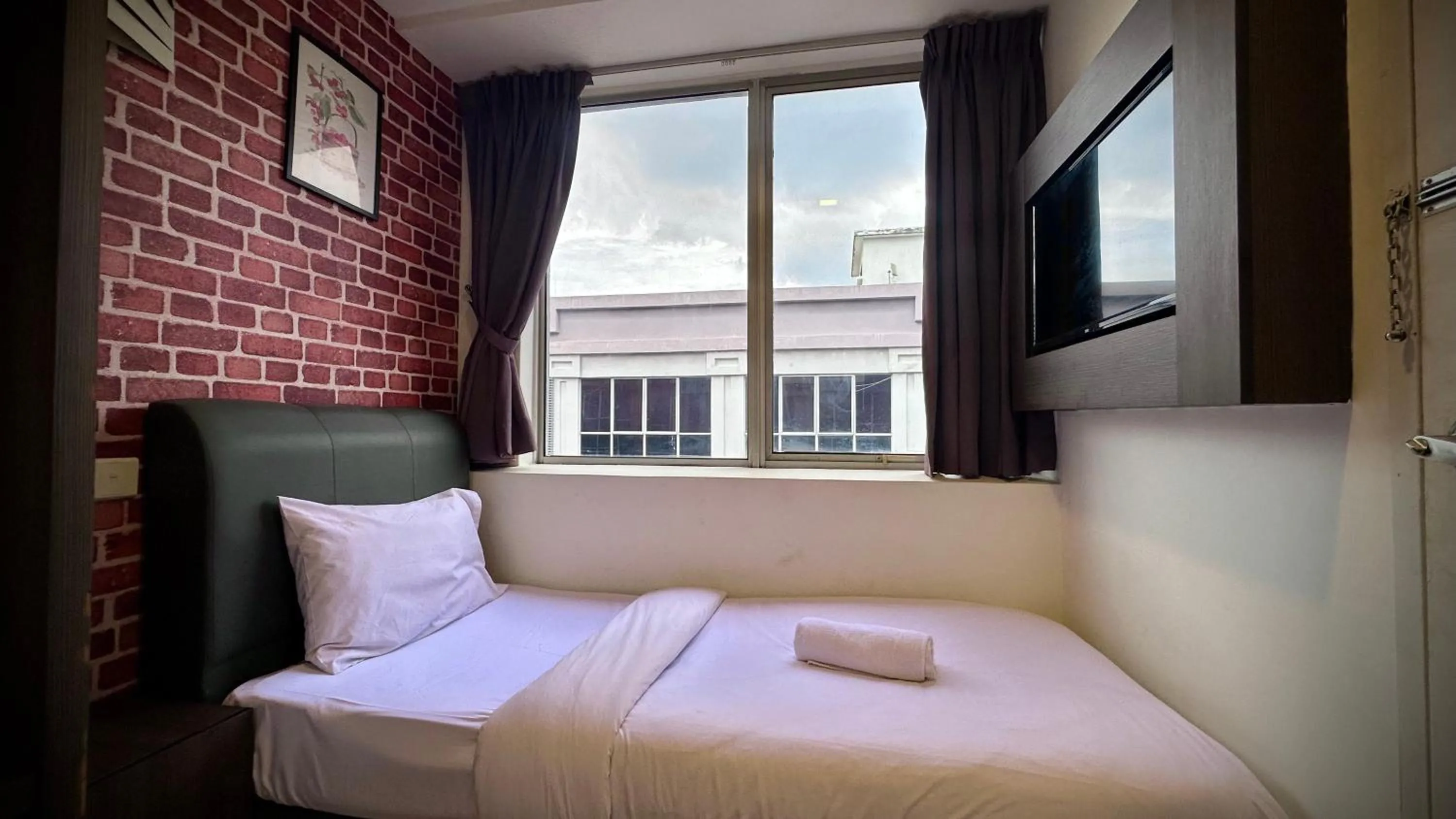 Photo of the whole room, Bed in Swing & Pillows - Sentul Titiwangsa
