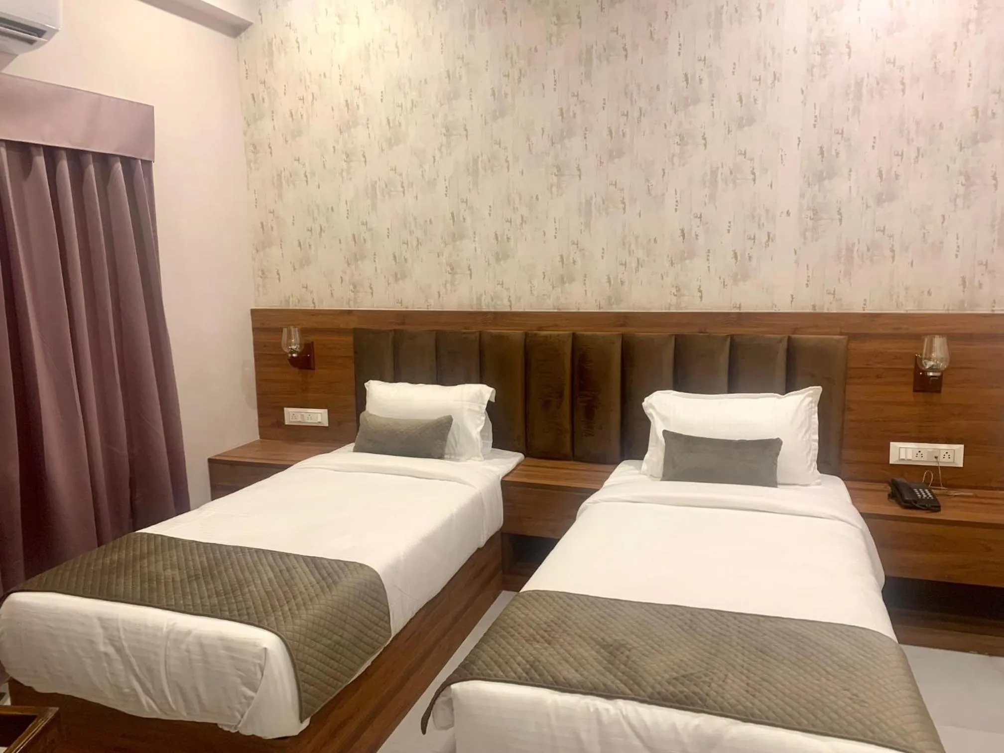 Bedroom, Bed in Hotel Mumbai House-LIG Behind CHL Hospital