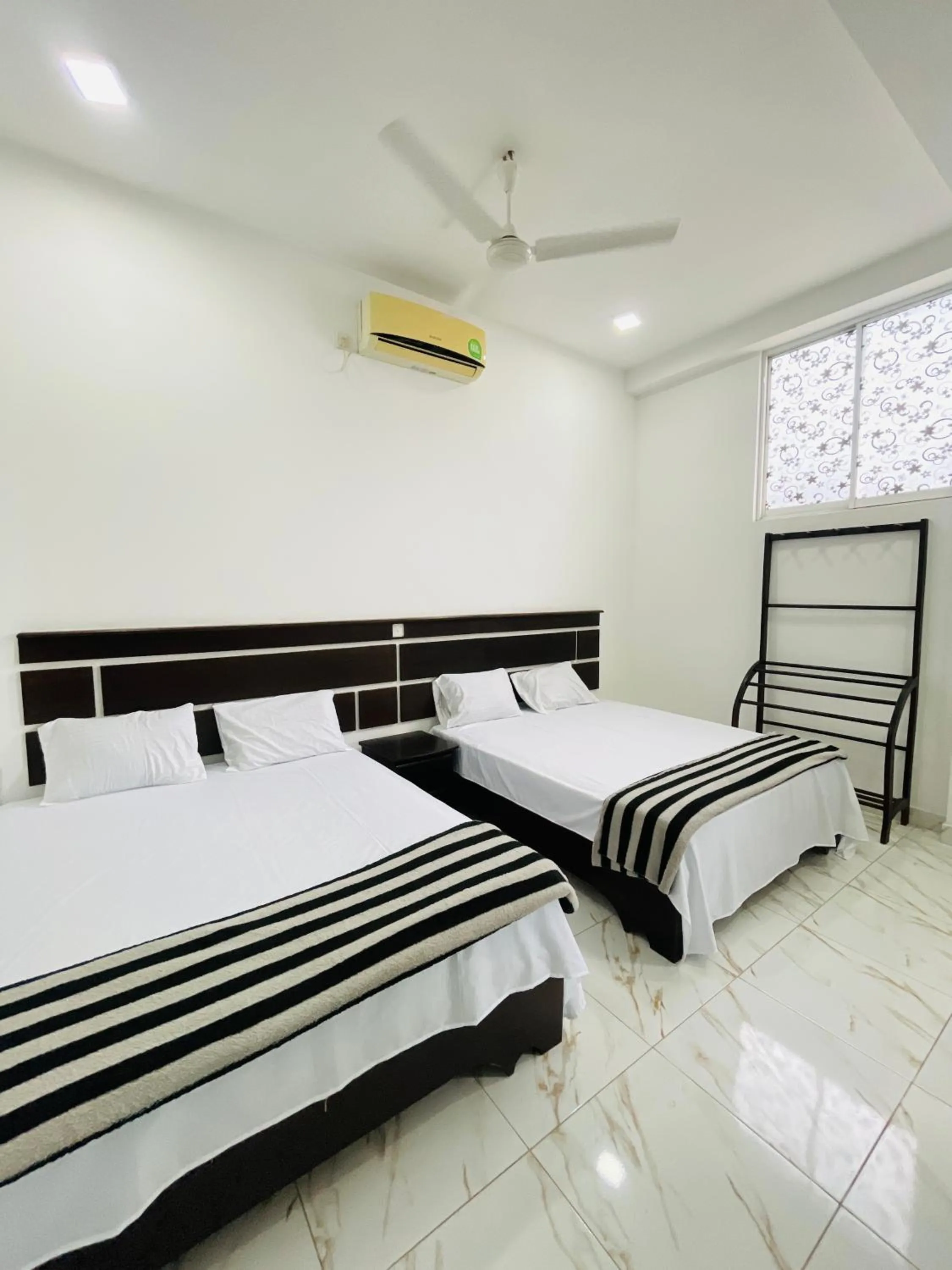 Photo of the whole room, Bed in White House Holiday Resort