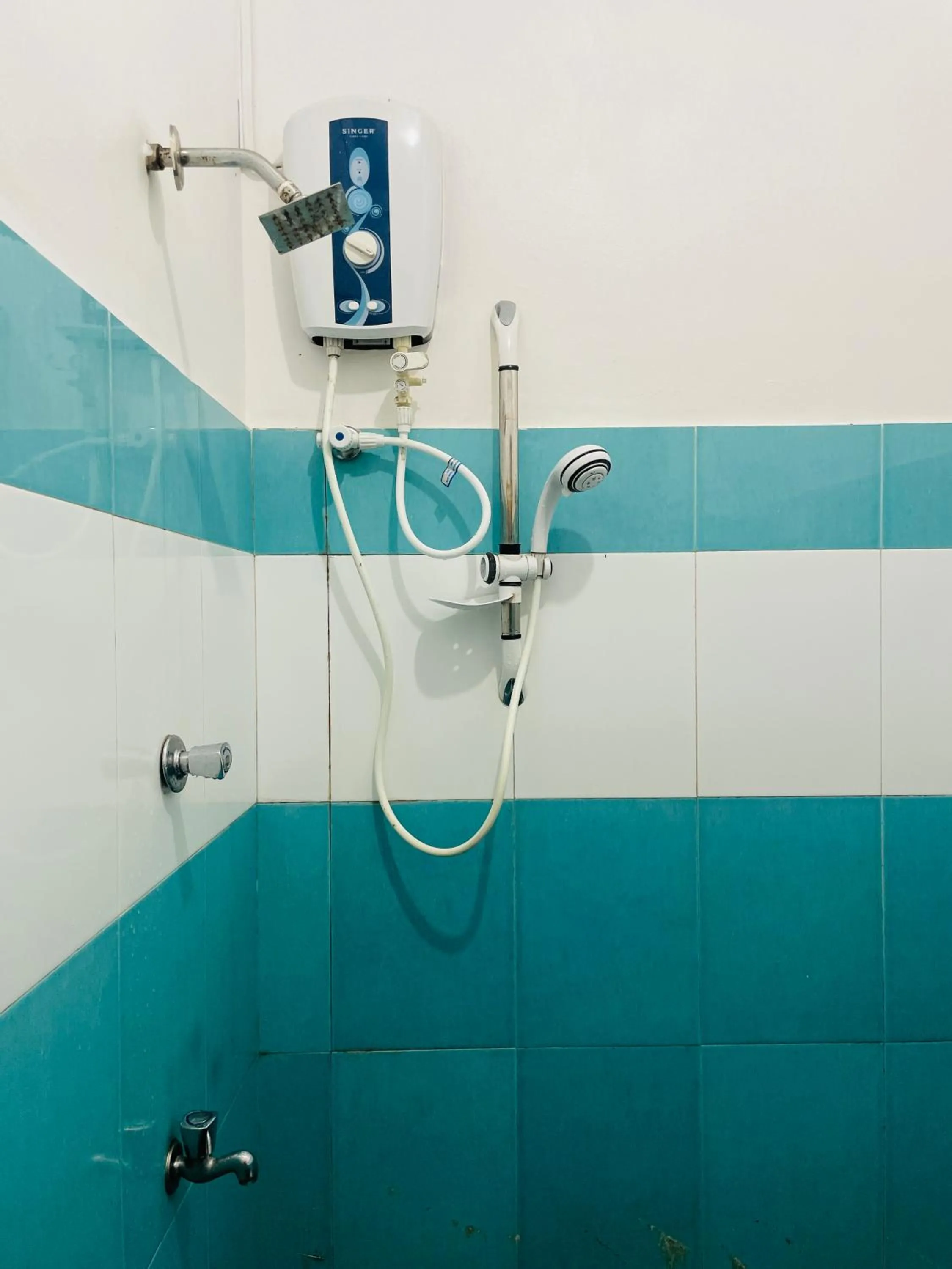 Shower in White House Holiday Resort