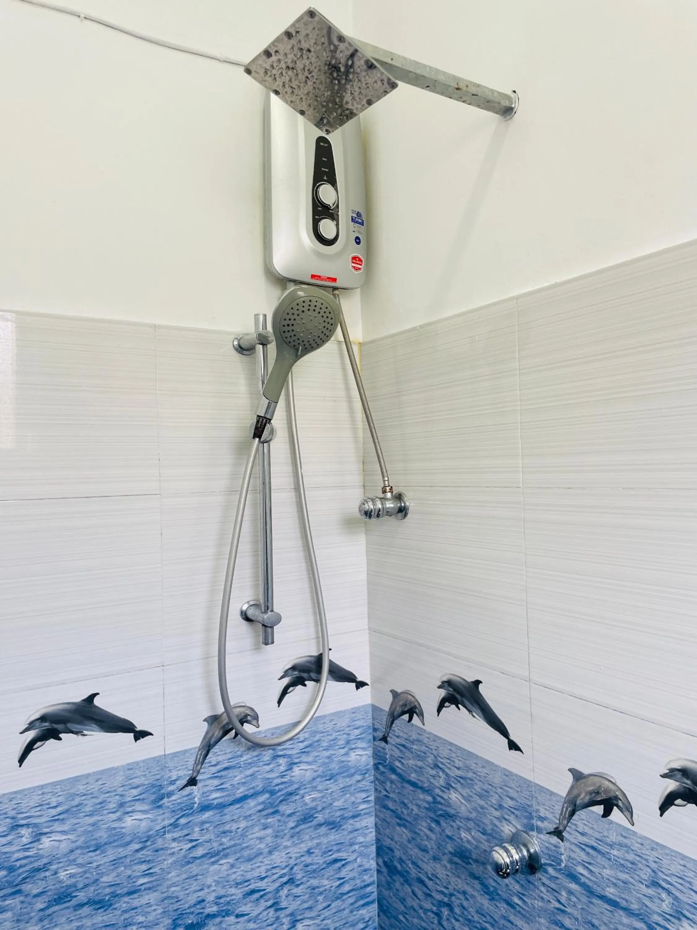 Shower in White House Holiday Resort