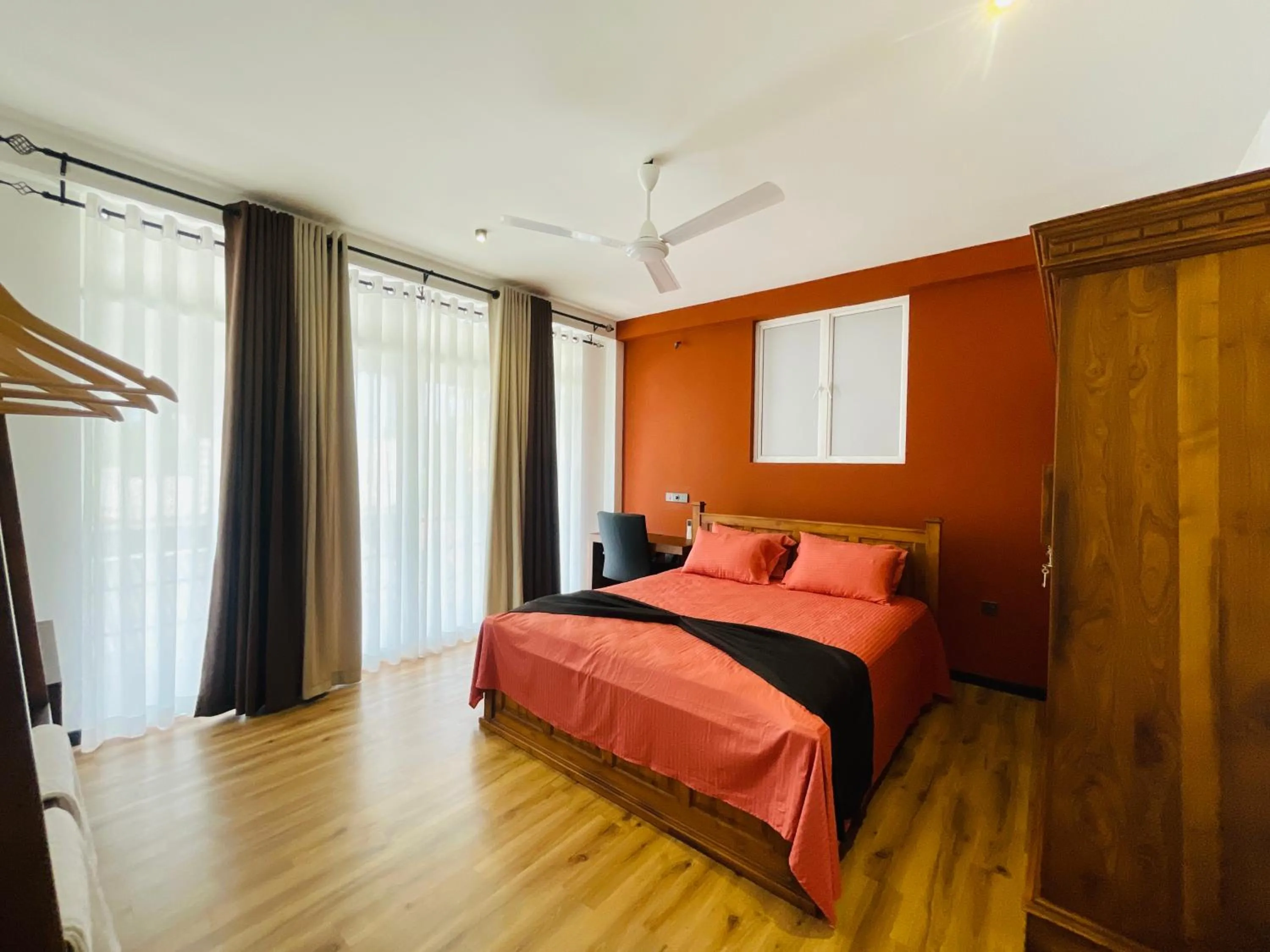 Photo of the whole room, Bed in White House Holiday Resort