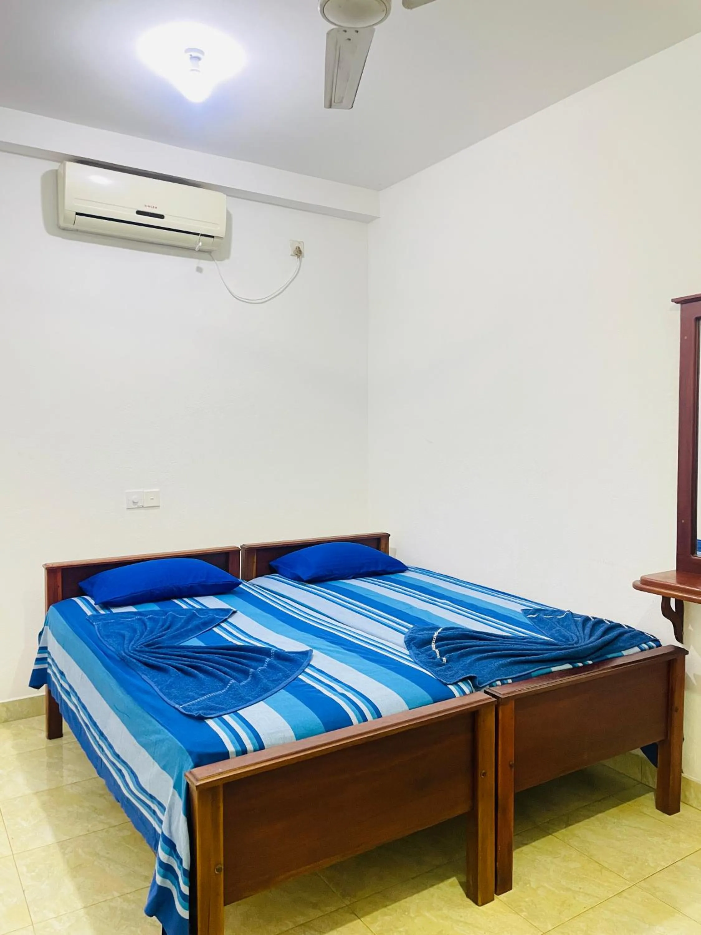 Photo of the whole room, Bed in White House Holiday Resort