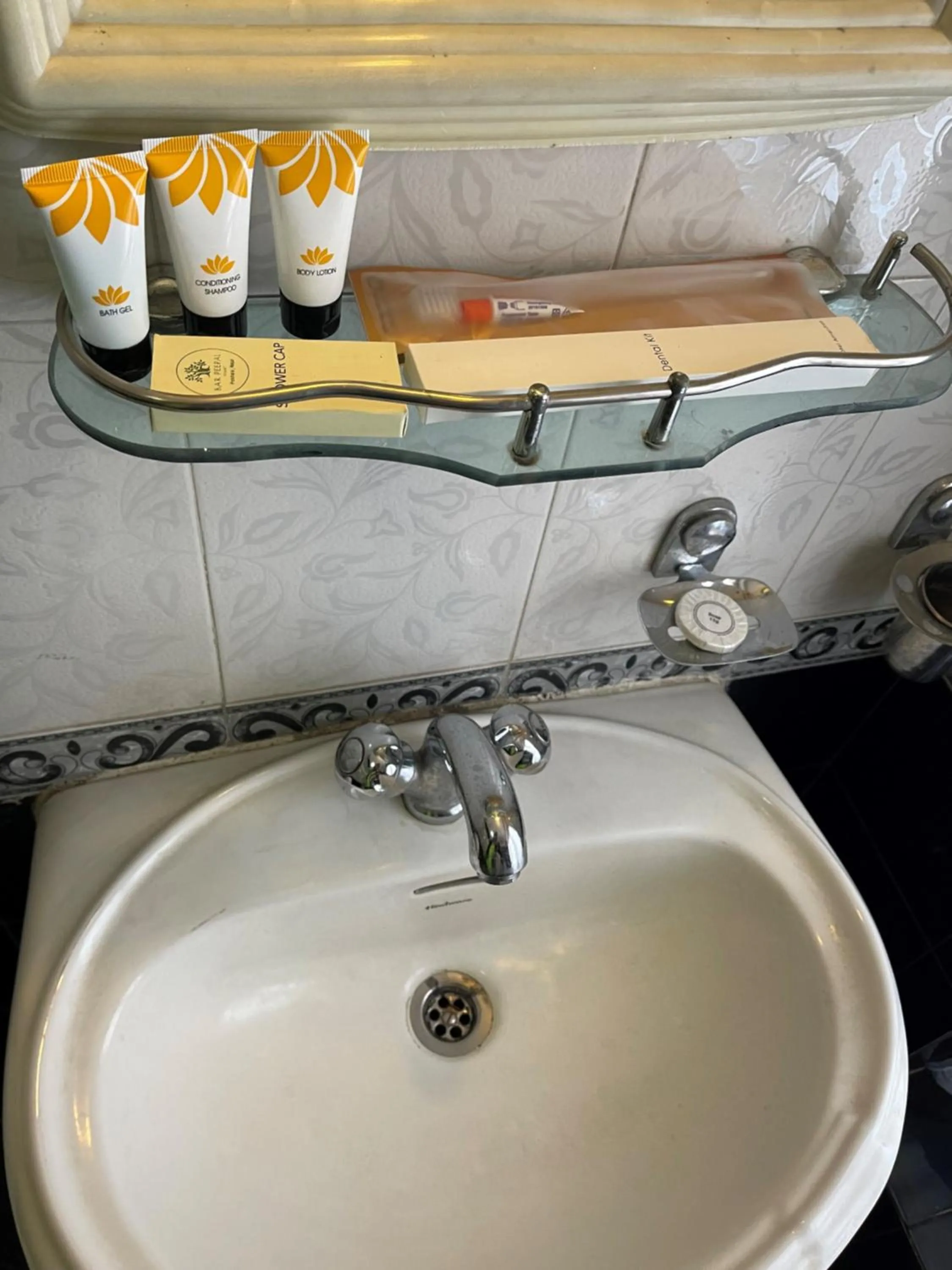 Bathroom in Hotel Empire & Rooftop Restaurant