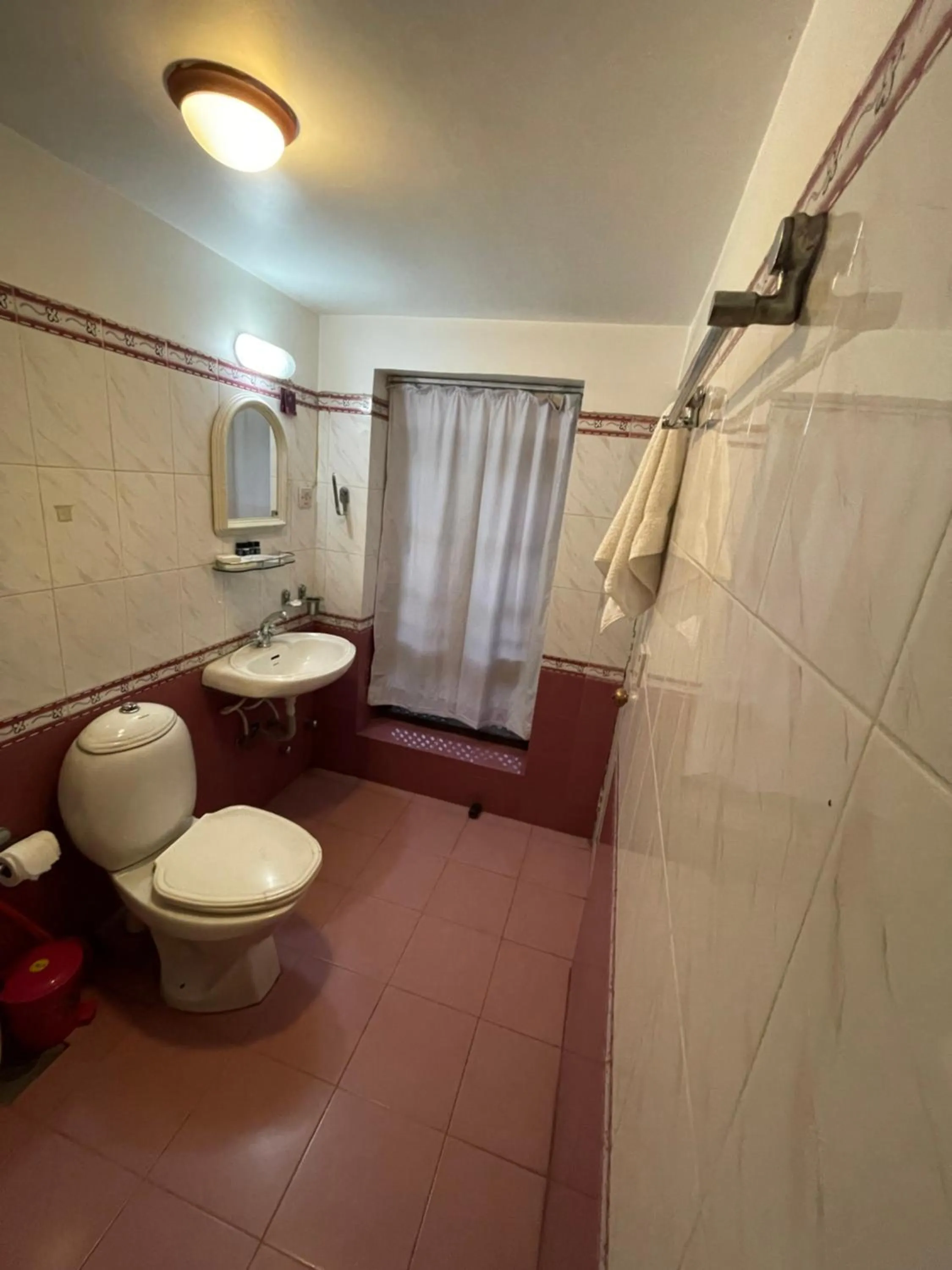 Bathroom in Hotel Empire & Rooftop Restaurant