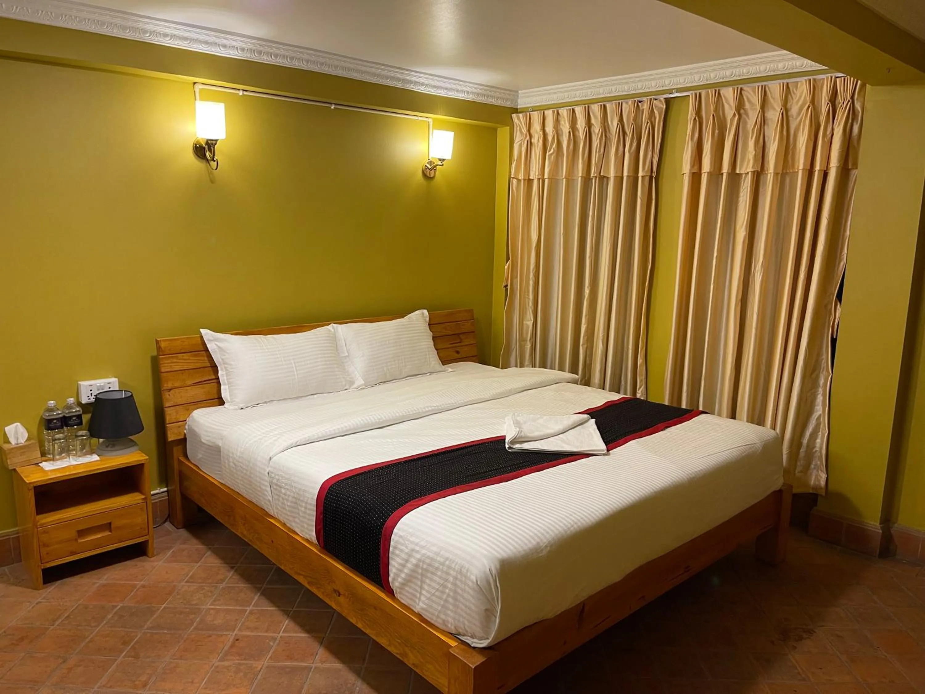 Bedroom, Bed in Hotel Empire & Rooftop Restaurant