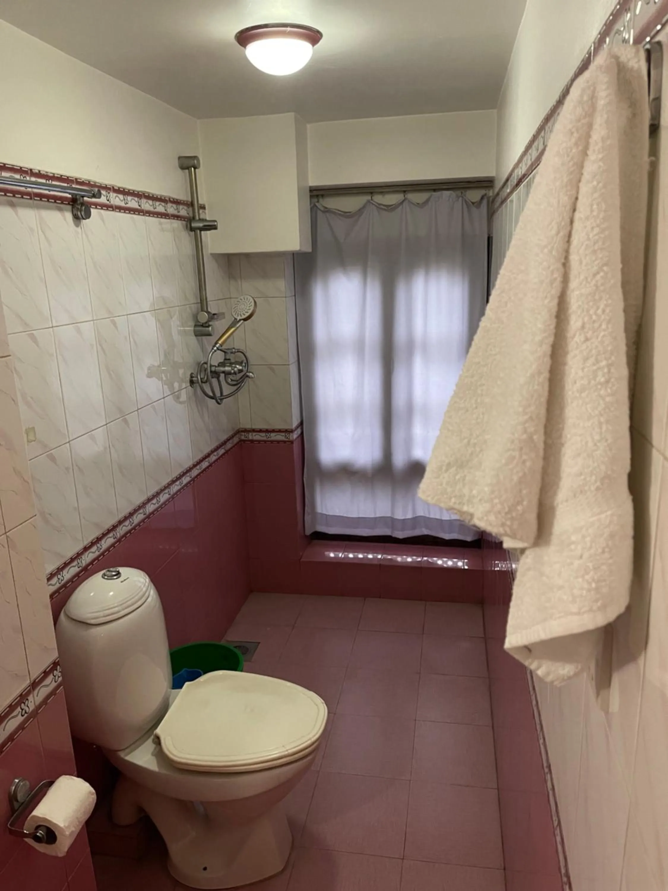 Bathroom in Hotel Empire & Rooftop Restaurant