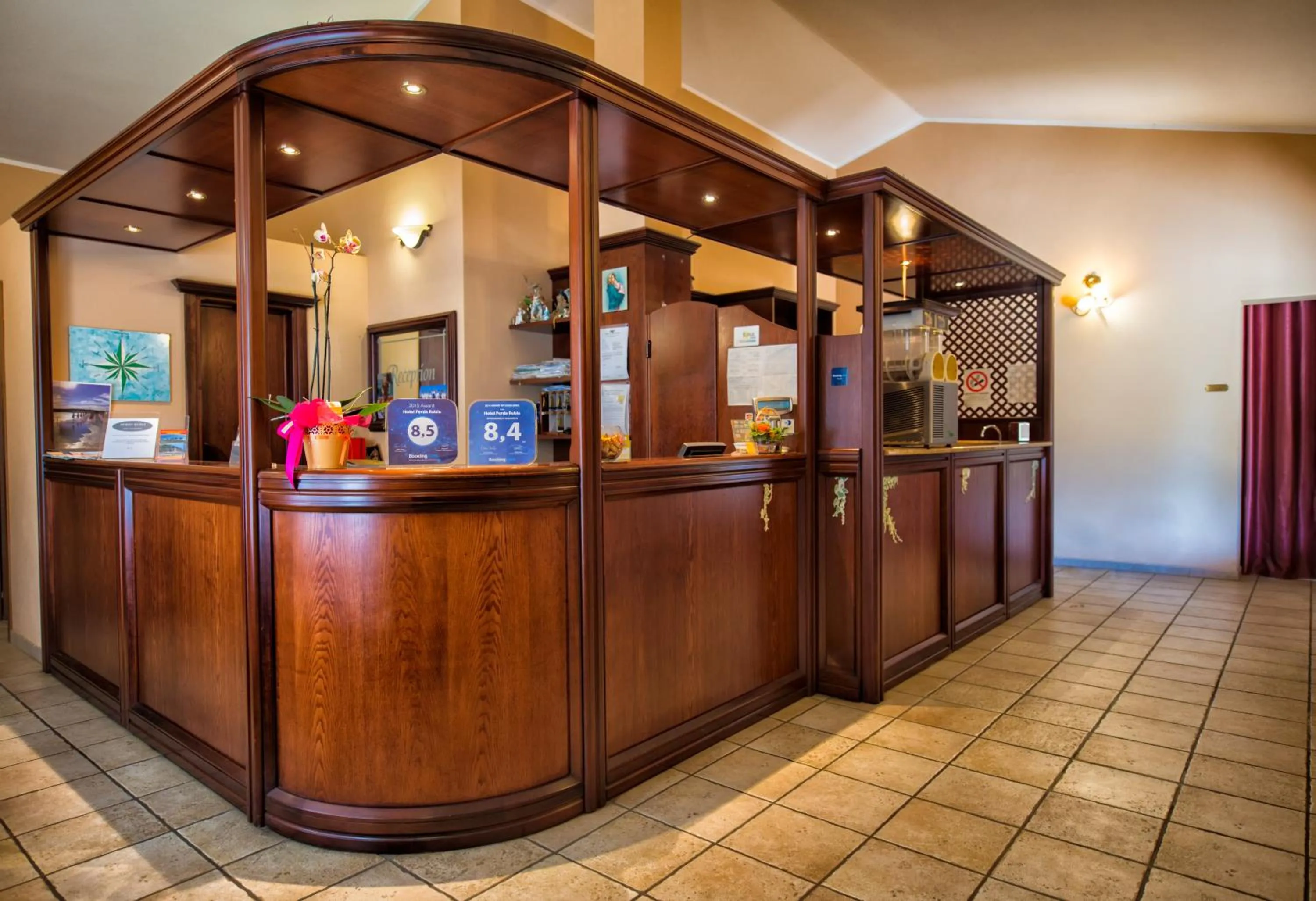 Communal lounge/ TV room in Hotel Perda Rubia