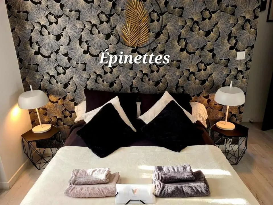 Double Room with Private Bathroom in Les Epinettes chambres d'hôtes