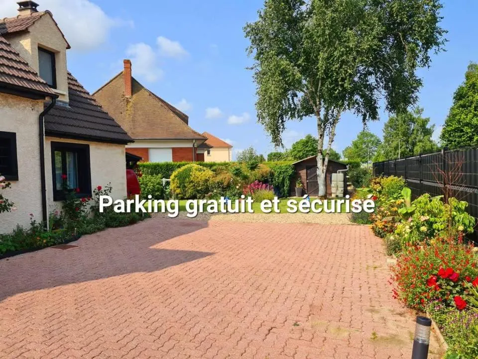 Parking in Les Epinettes chambres d'hôtes