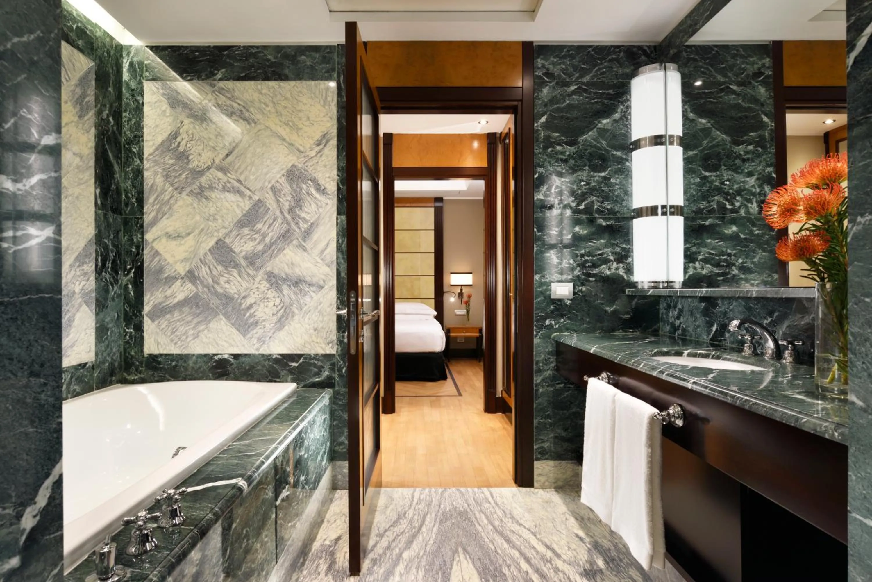 Bathroom, Bed in Principi di Piemonte | UNA Esperienze