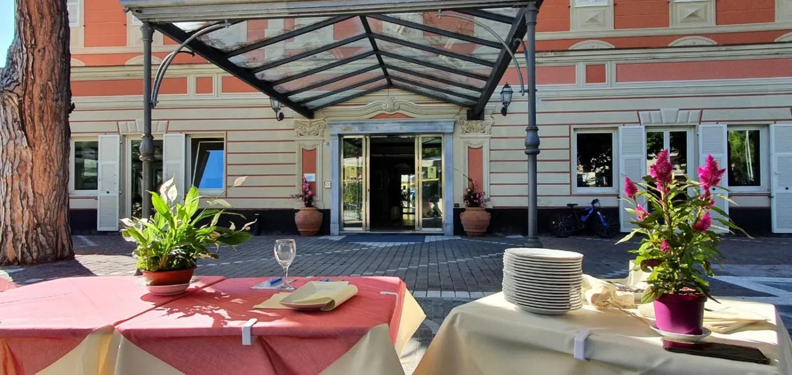 Garden in Hotel Sud Est by Fam Rossetti