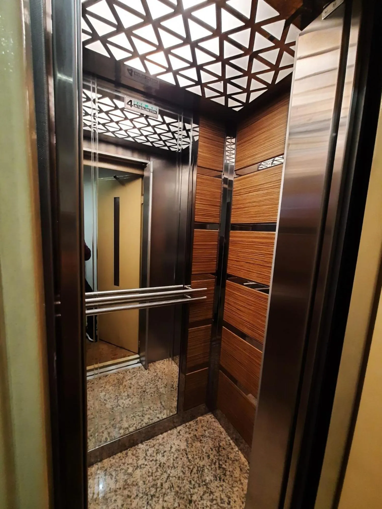 elevator in HOTEL EURO DIAMOND