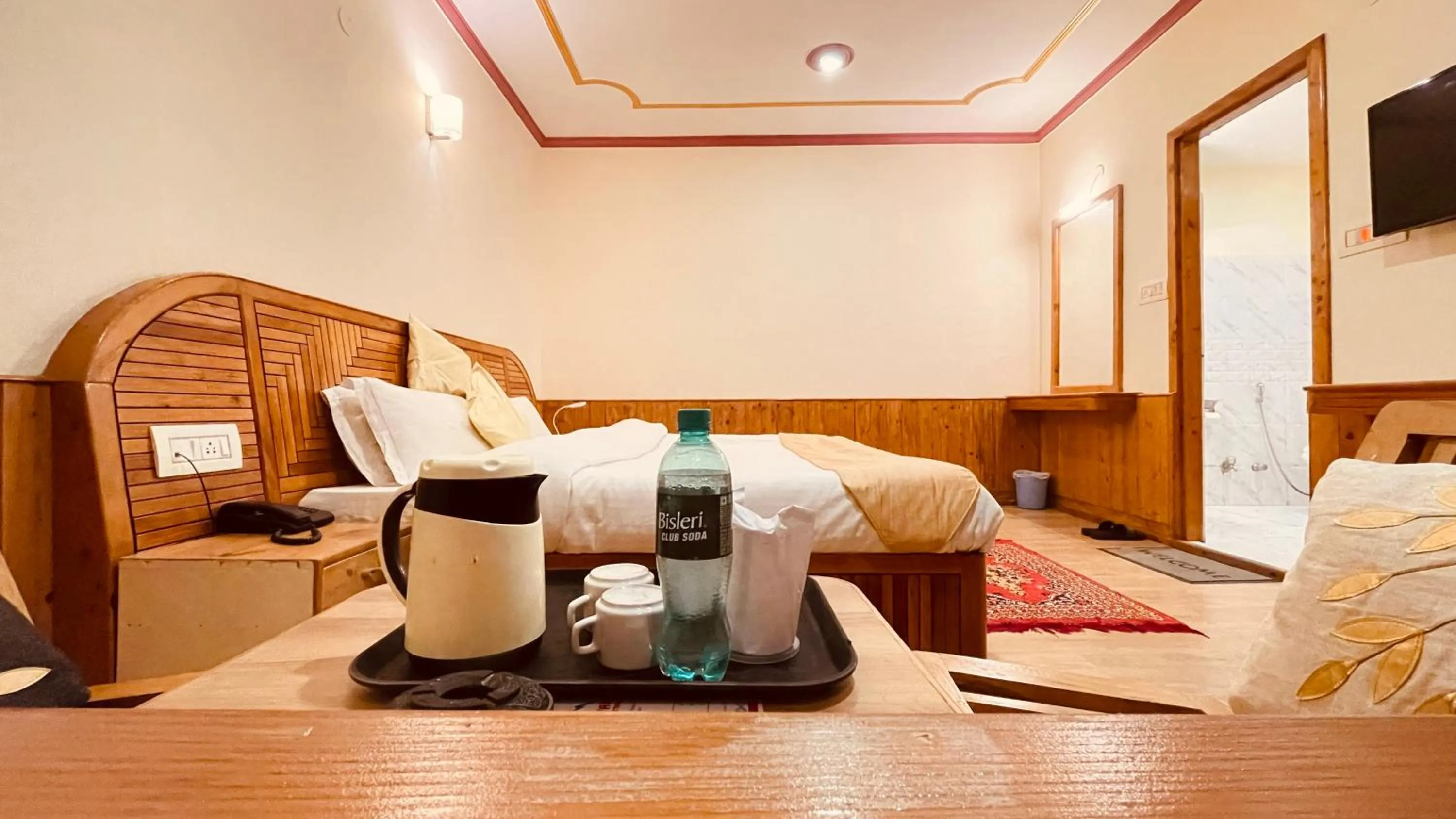 Bed in Himalayan adventure Cottages & Budget Friendly BNB Manali