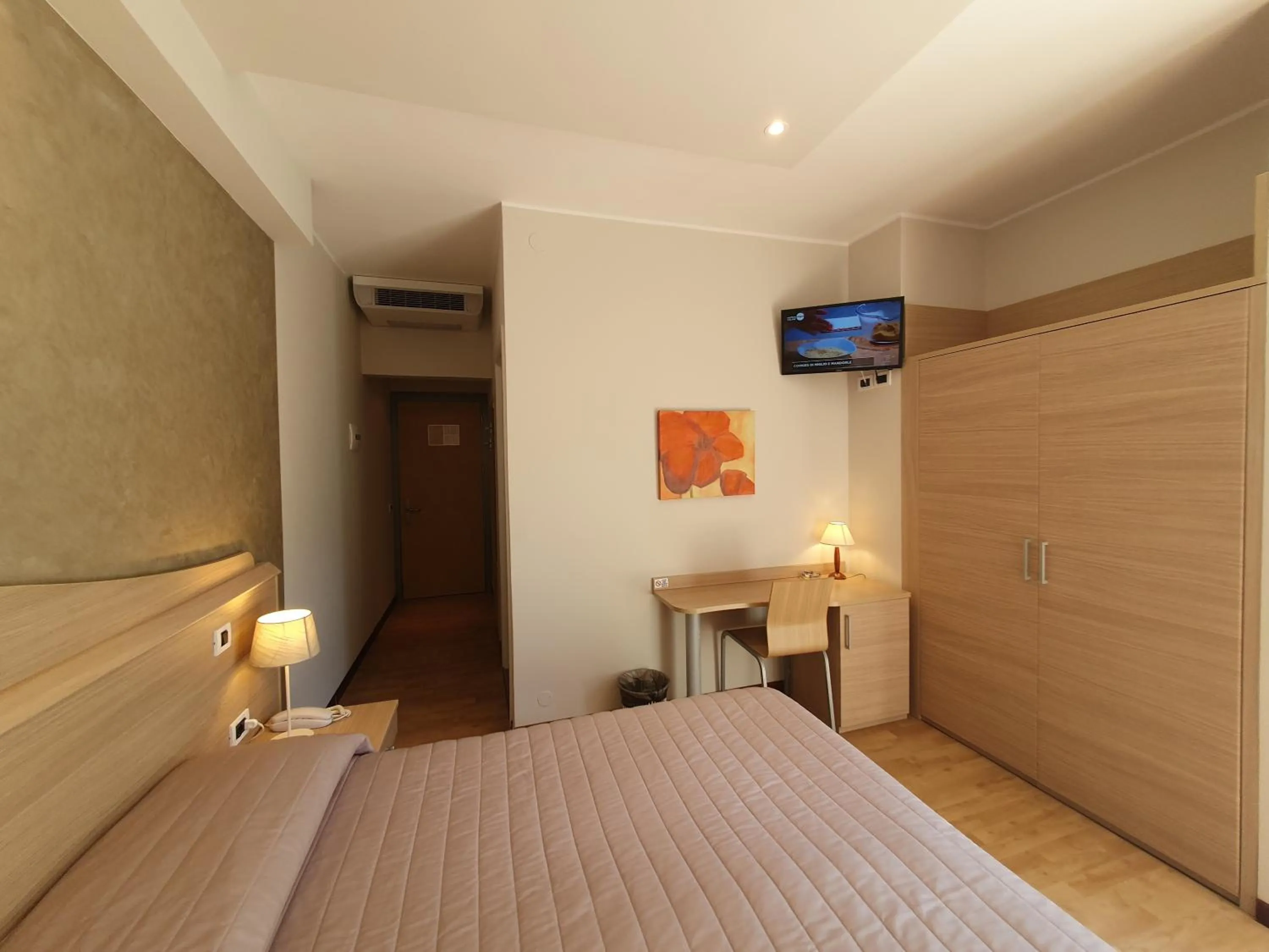 Bed in Hotel Eurovil Garni