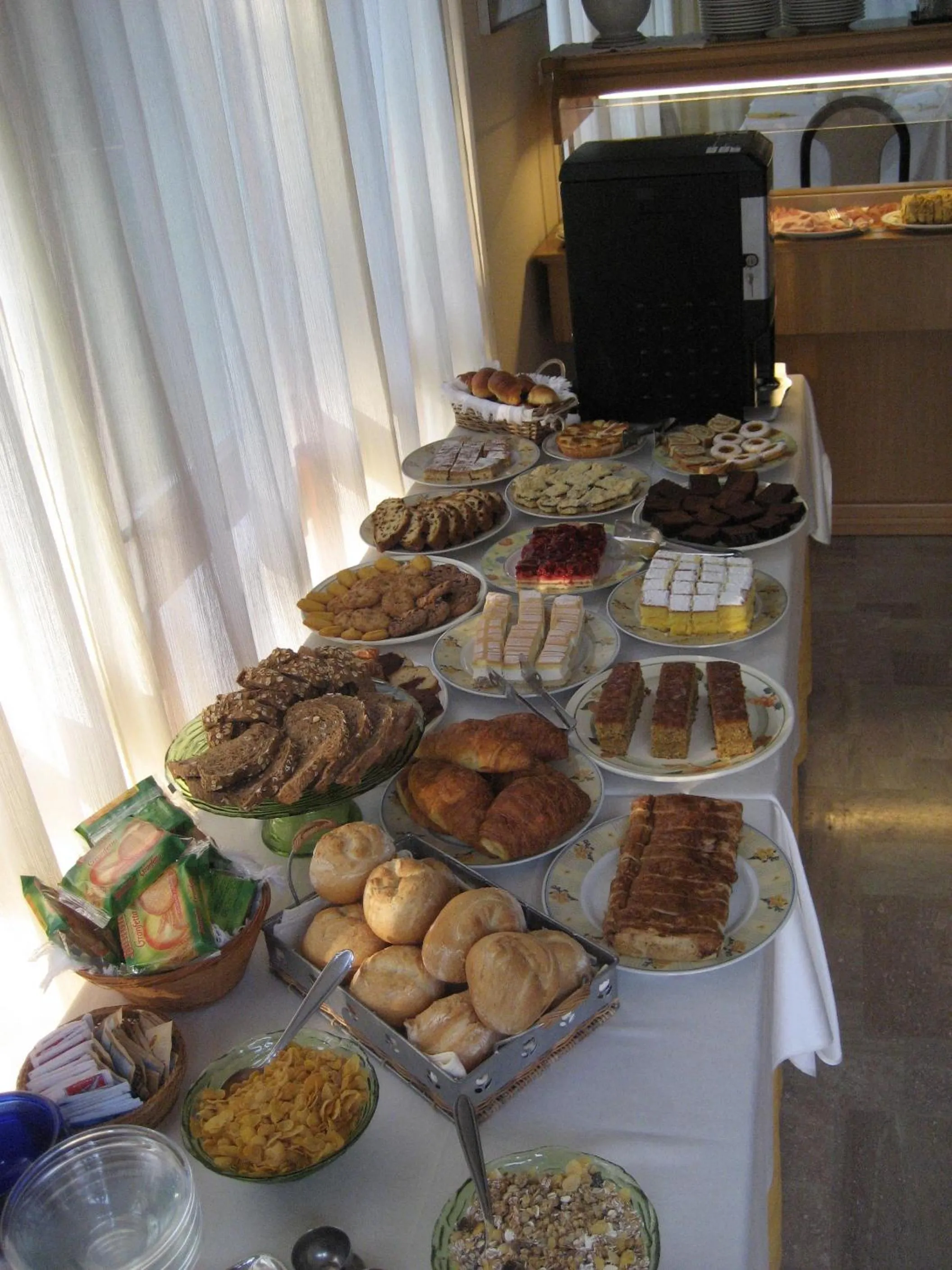 Food and drinks in Hotel Eurovil Garni