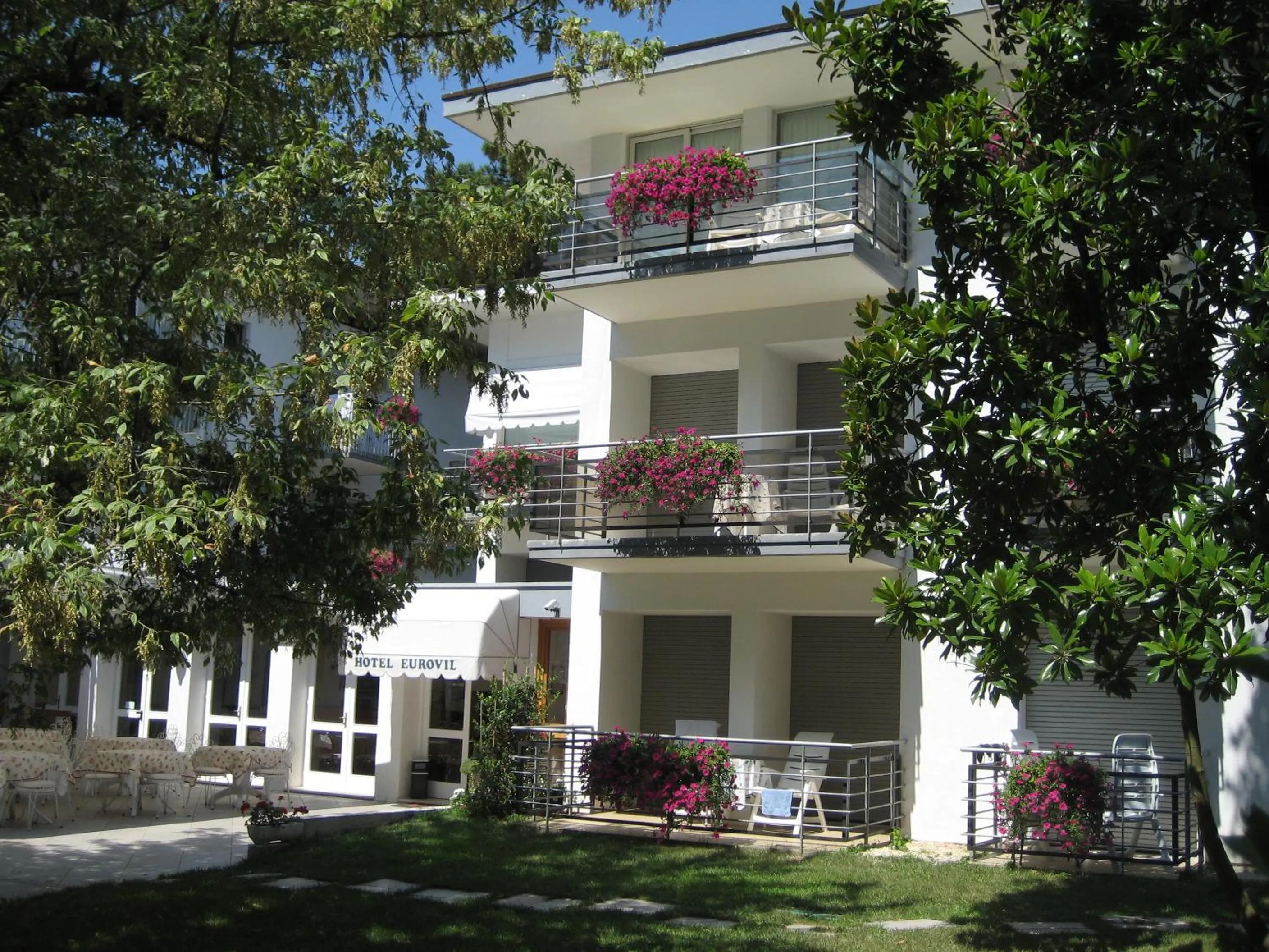 Property building in Hotel Eurovil Garni