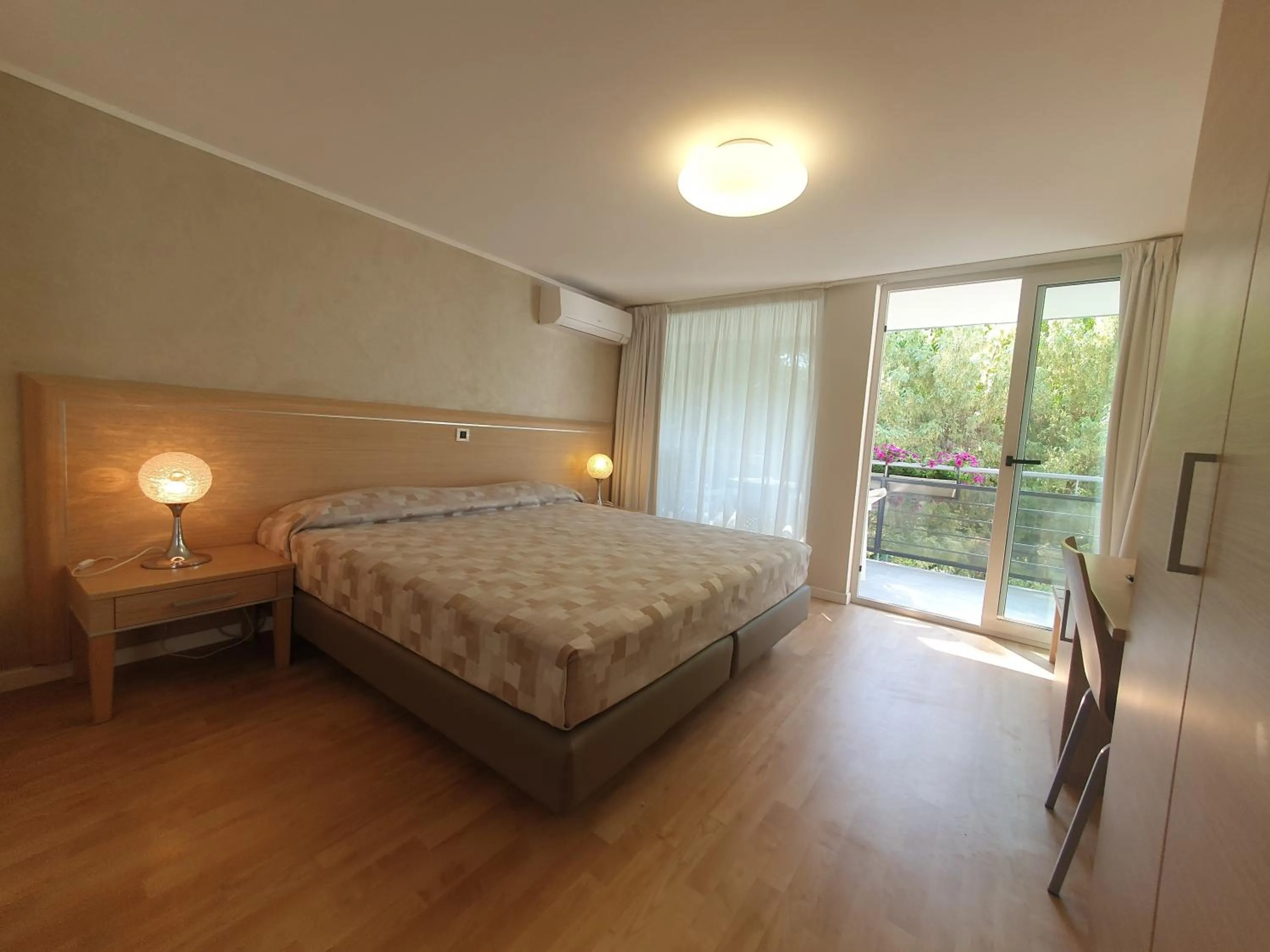 Bed in Hotel Eurovil Garni