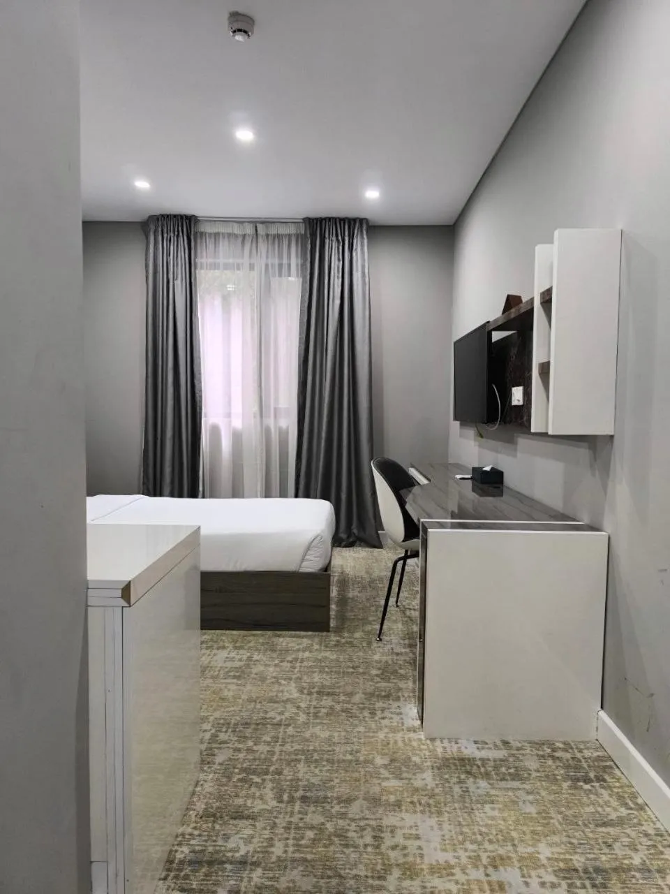 Bedroom, Bed in Polana Plaza Hotel