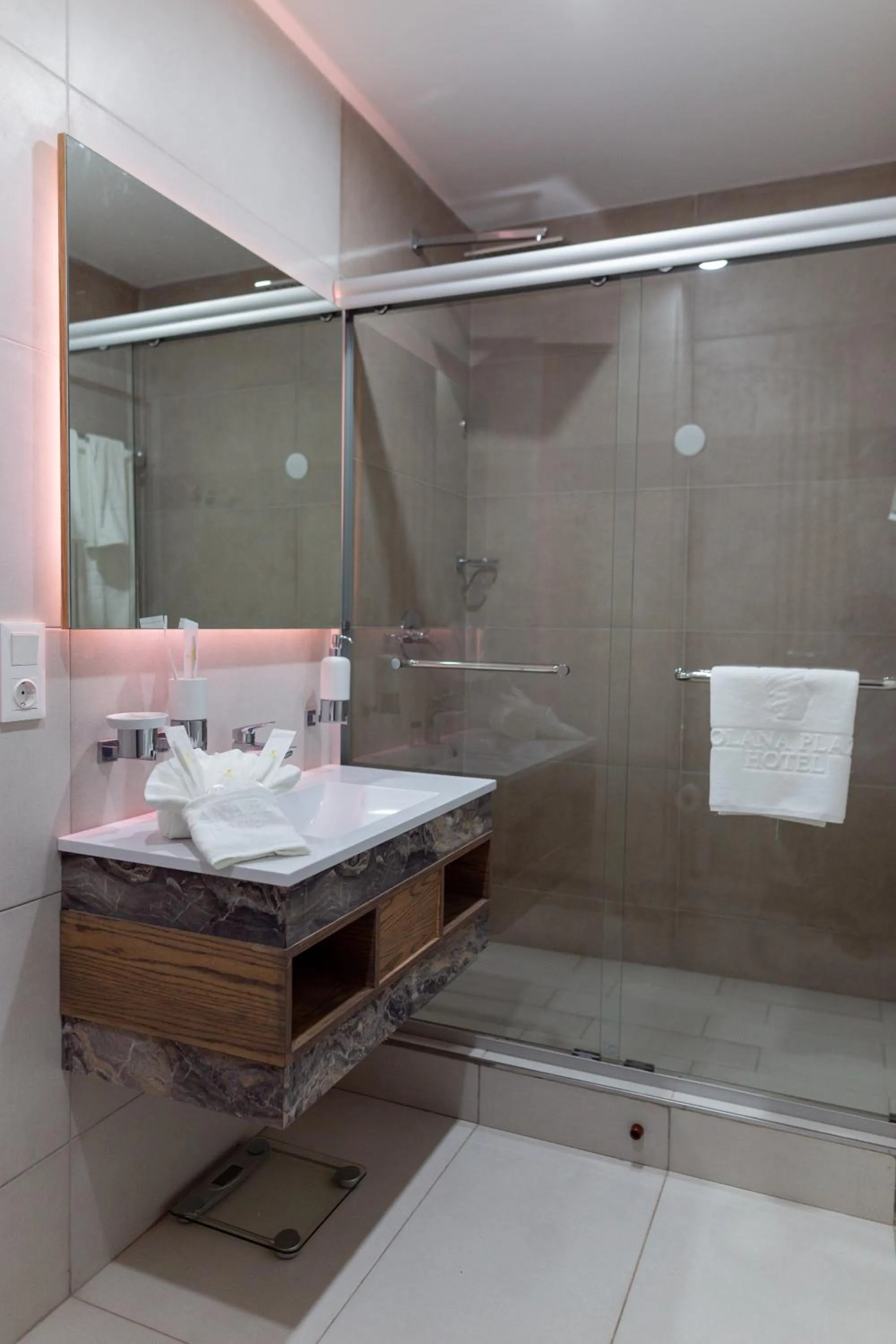 Bathroom in Polana Plaza Hotel