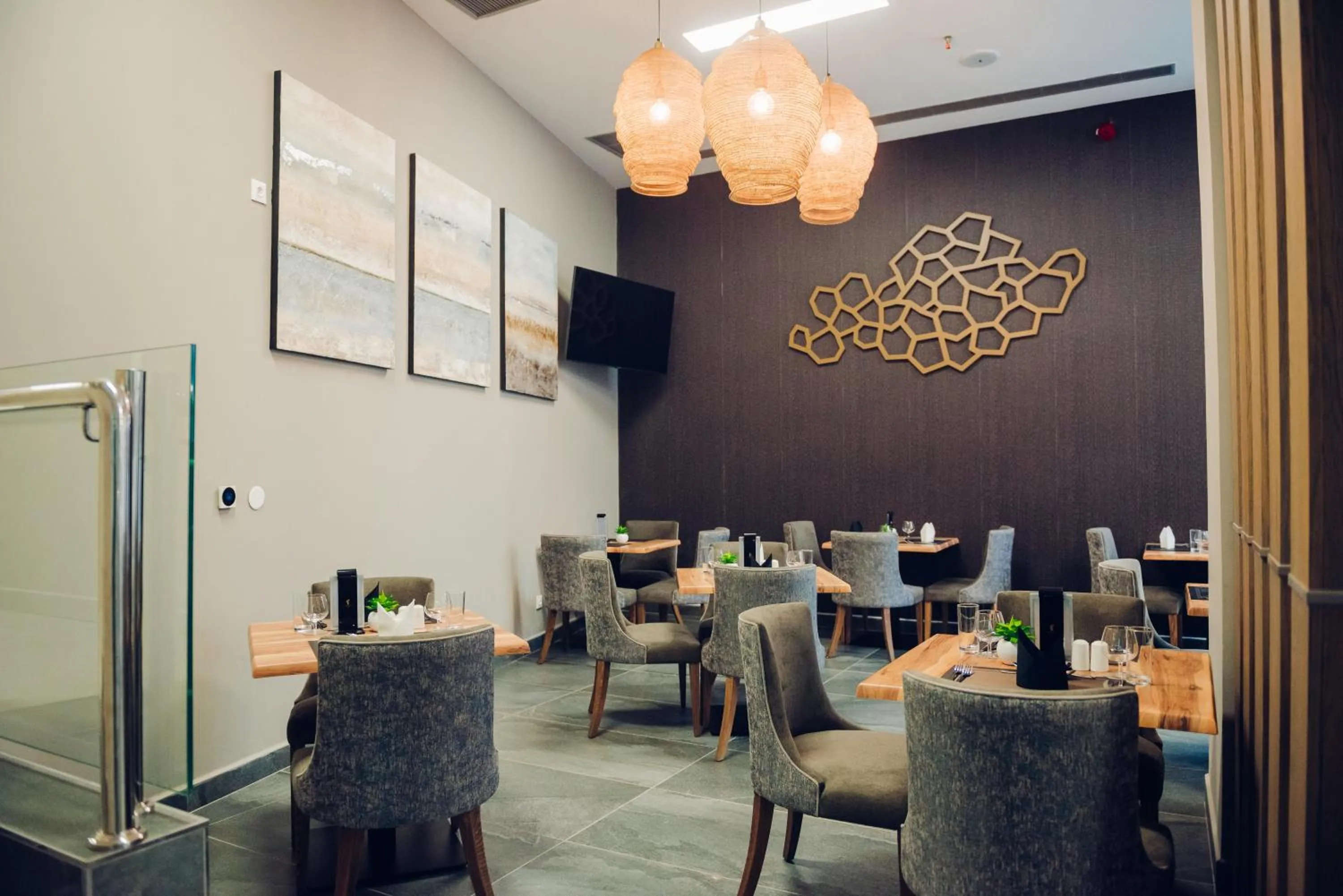 Restaurant/places to eat in Polana Plaza Hotel