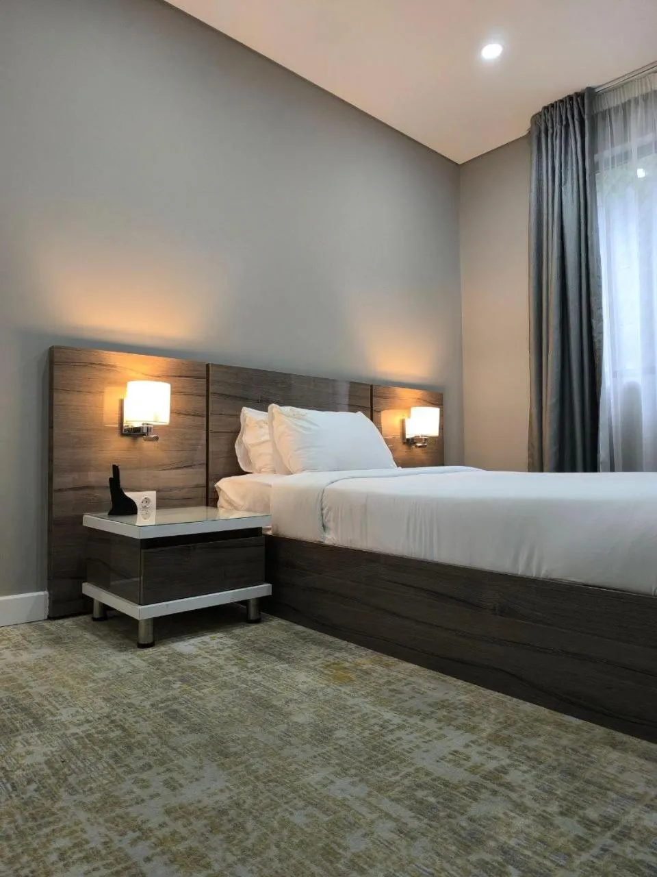 Bed in Polana Plaza Hotel