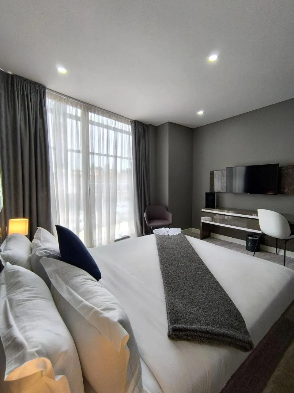 Bed in Polana Plaza Hotel