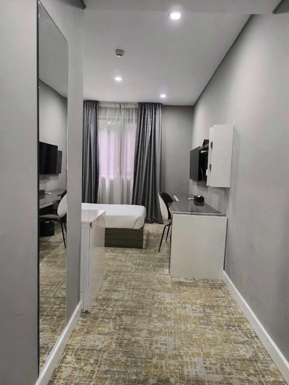 Bed in Polana Plaza Hotel