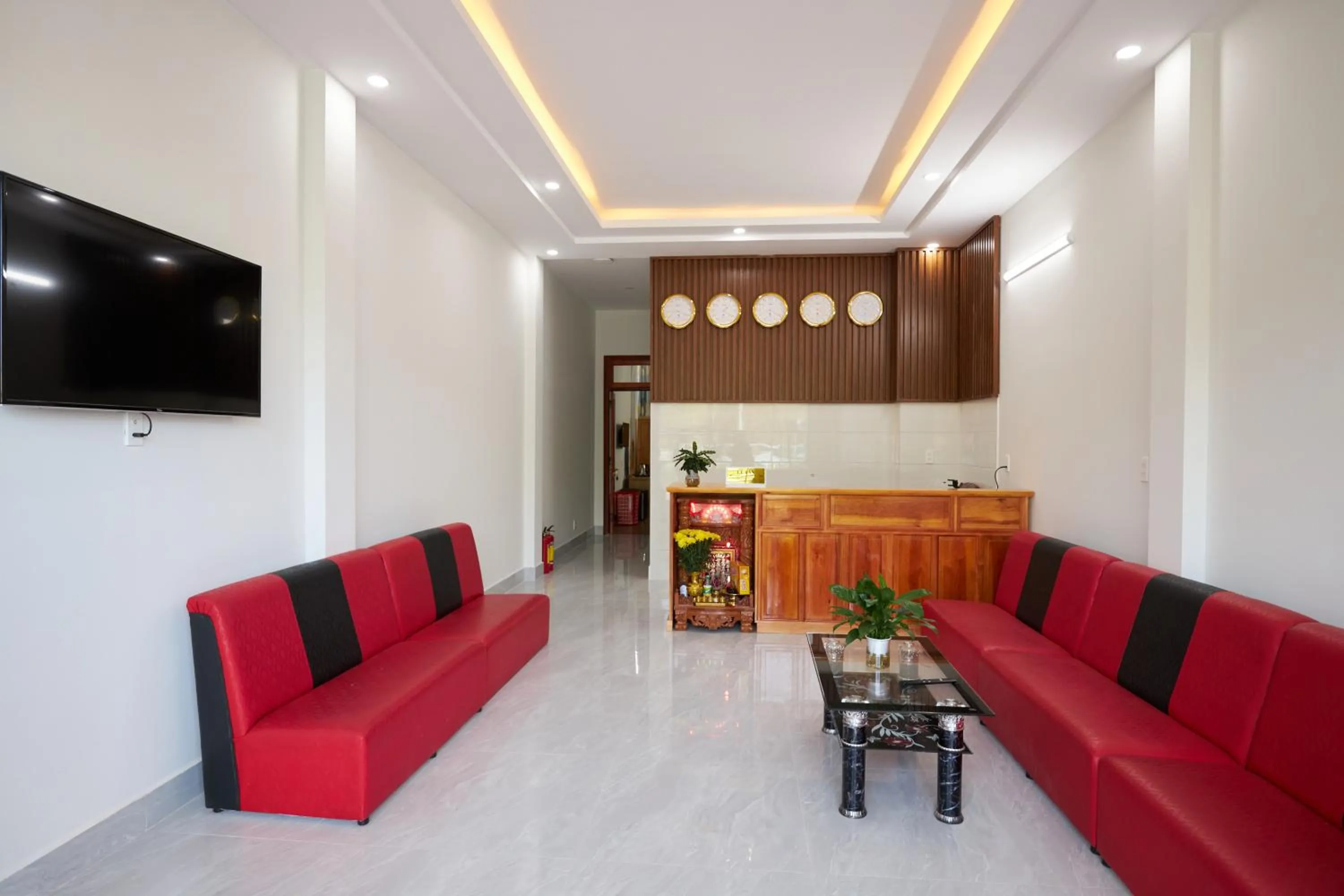 Communal lounge/ TV room in Ban Mai Hotel