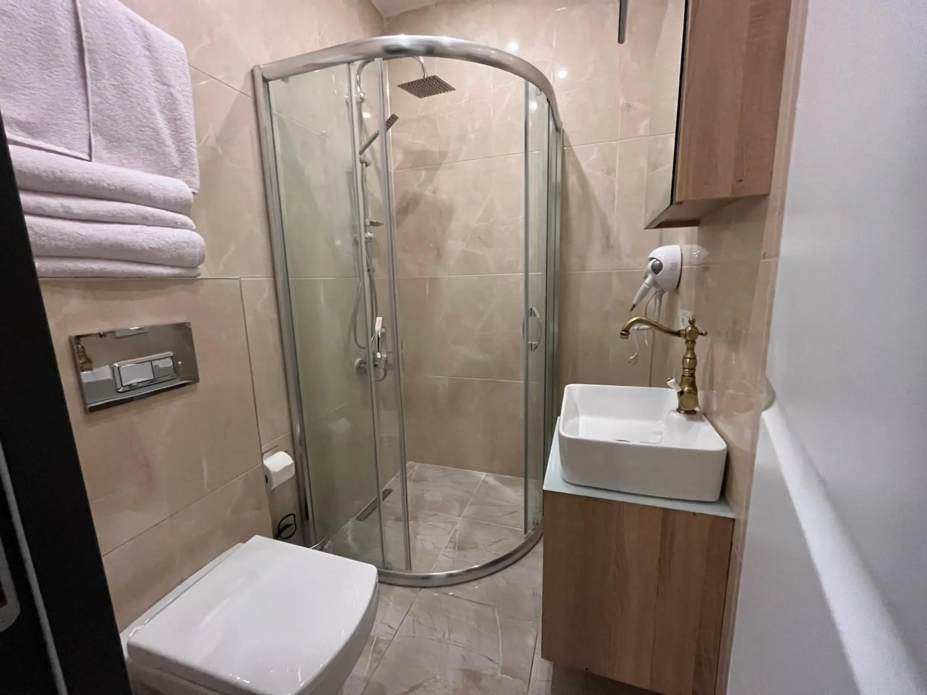 Shower in Genoa Port Hotel Shower in Genoa Port Hotel