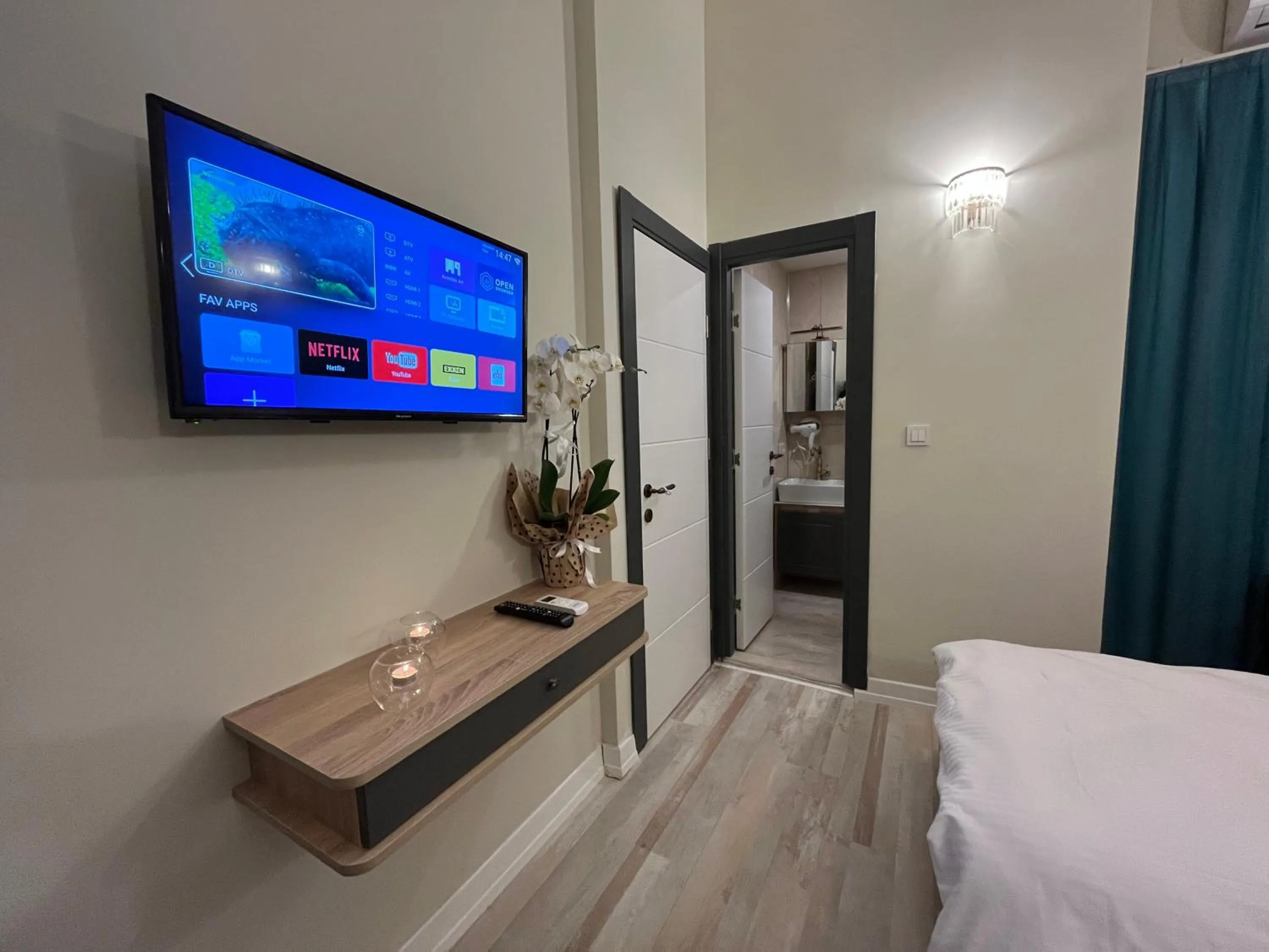 TV and multimedia, Bed in Genoa Port Hotel