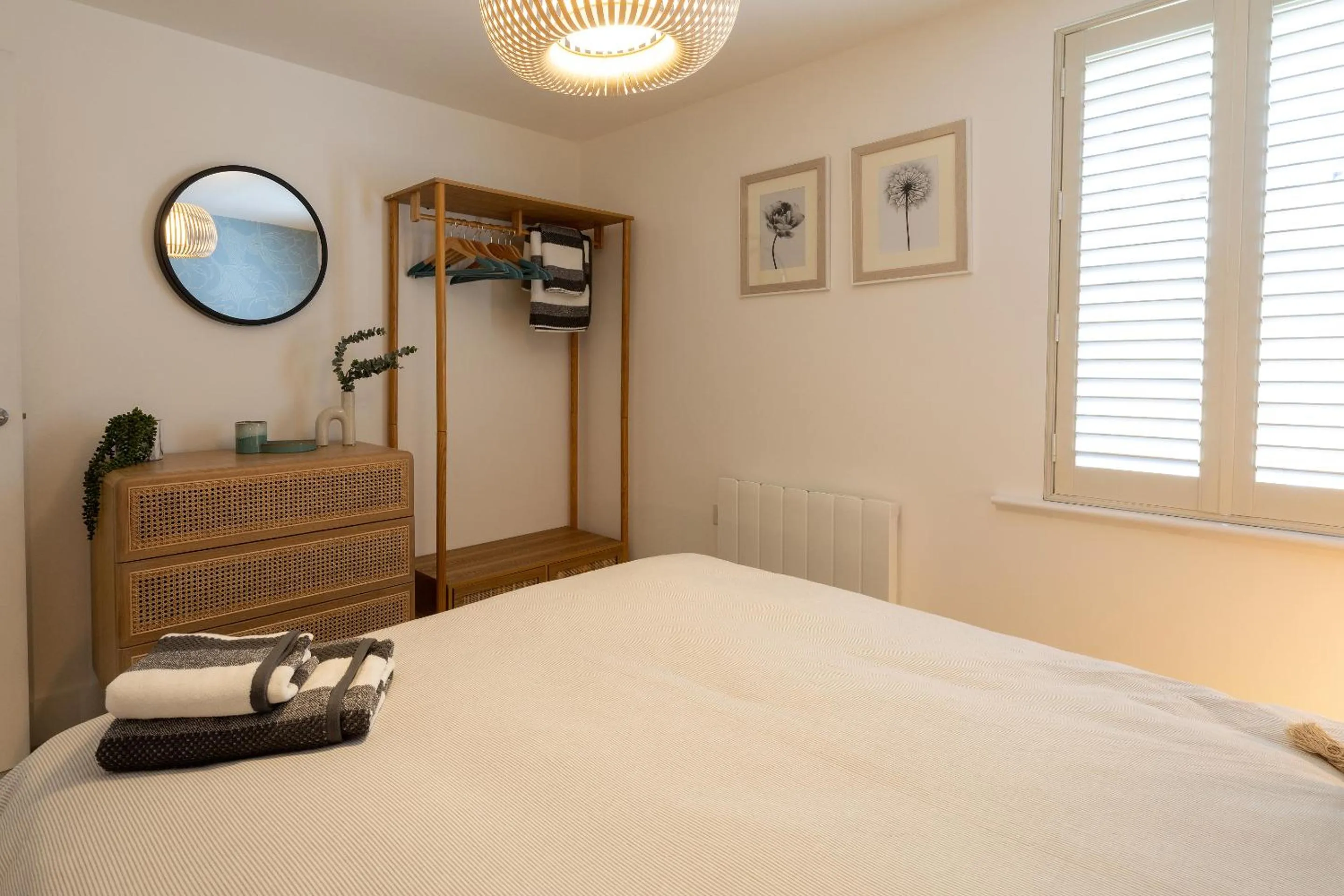 Bedroom, Bed in Regency Court- Free evening parking