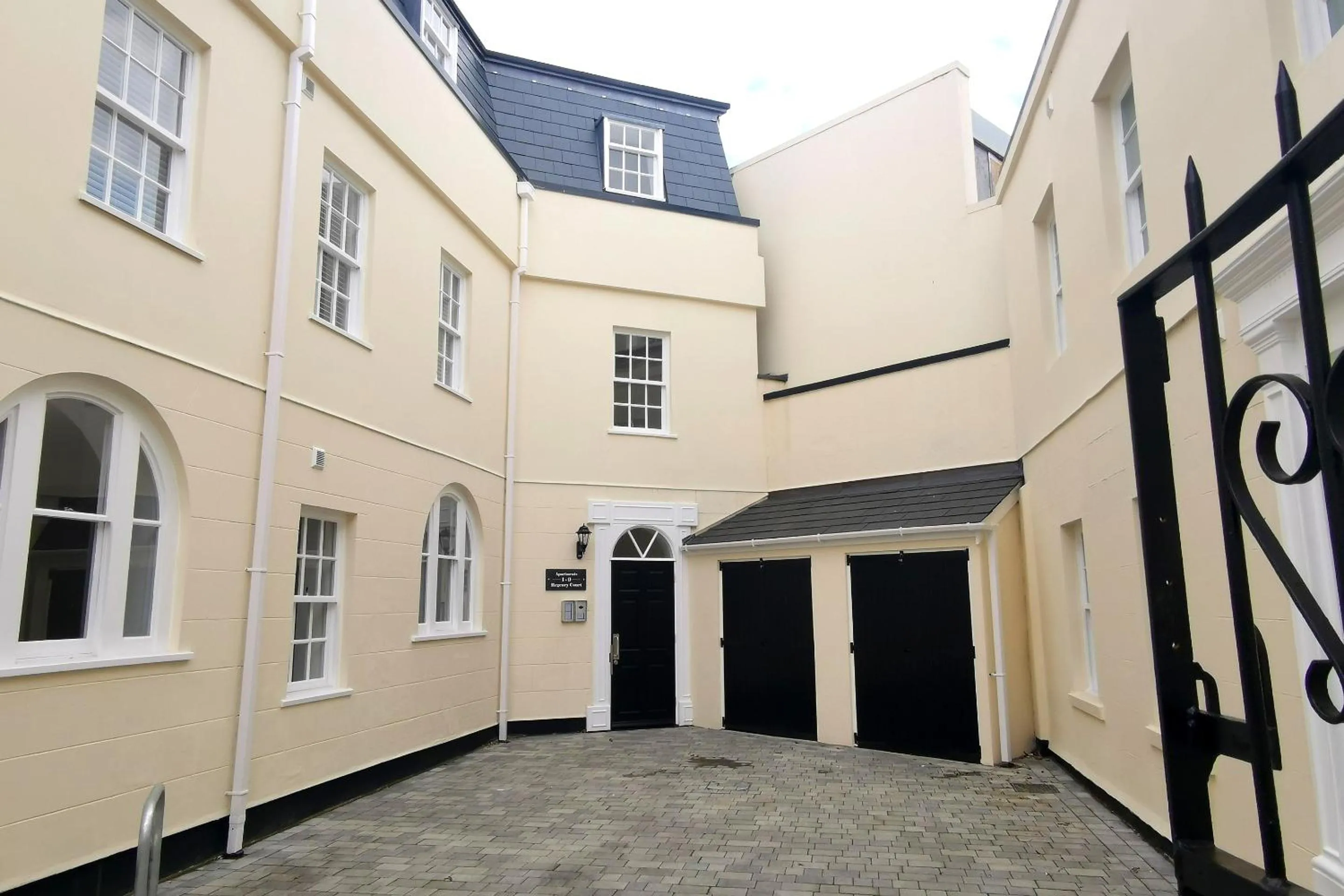 Facade/entrance in Regency Court- Free evening parking