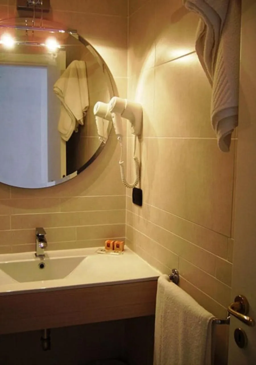 Bathroom in Hotel Degli Haethey