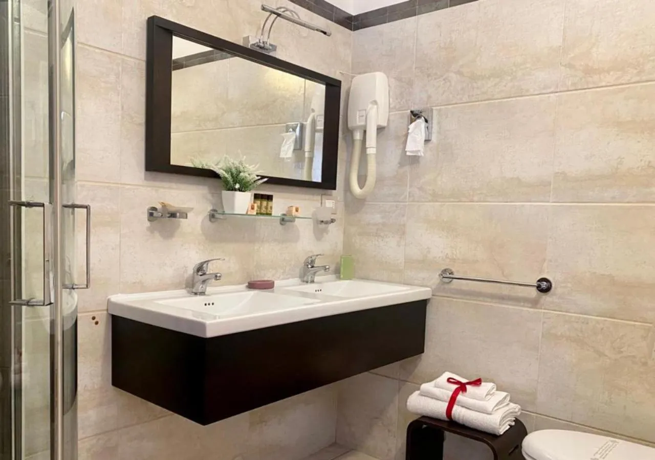 Bathroom in Hotel Degli Haethey