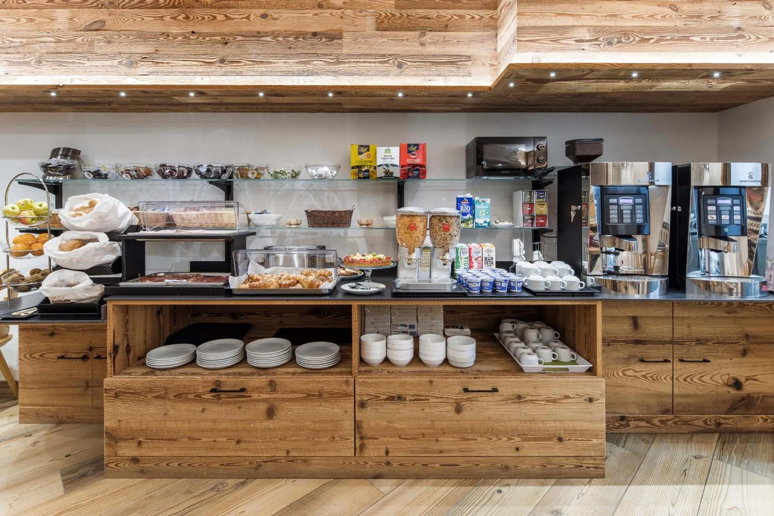 Buffet breakfast in Hotel Olimpia