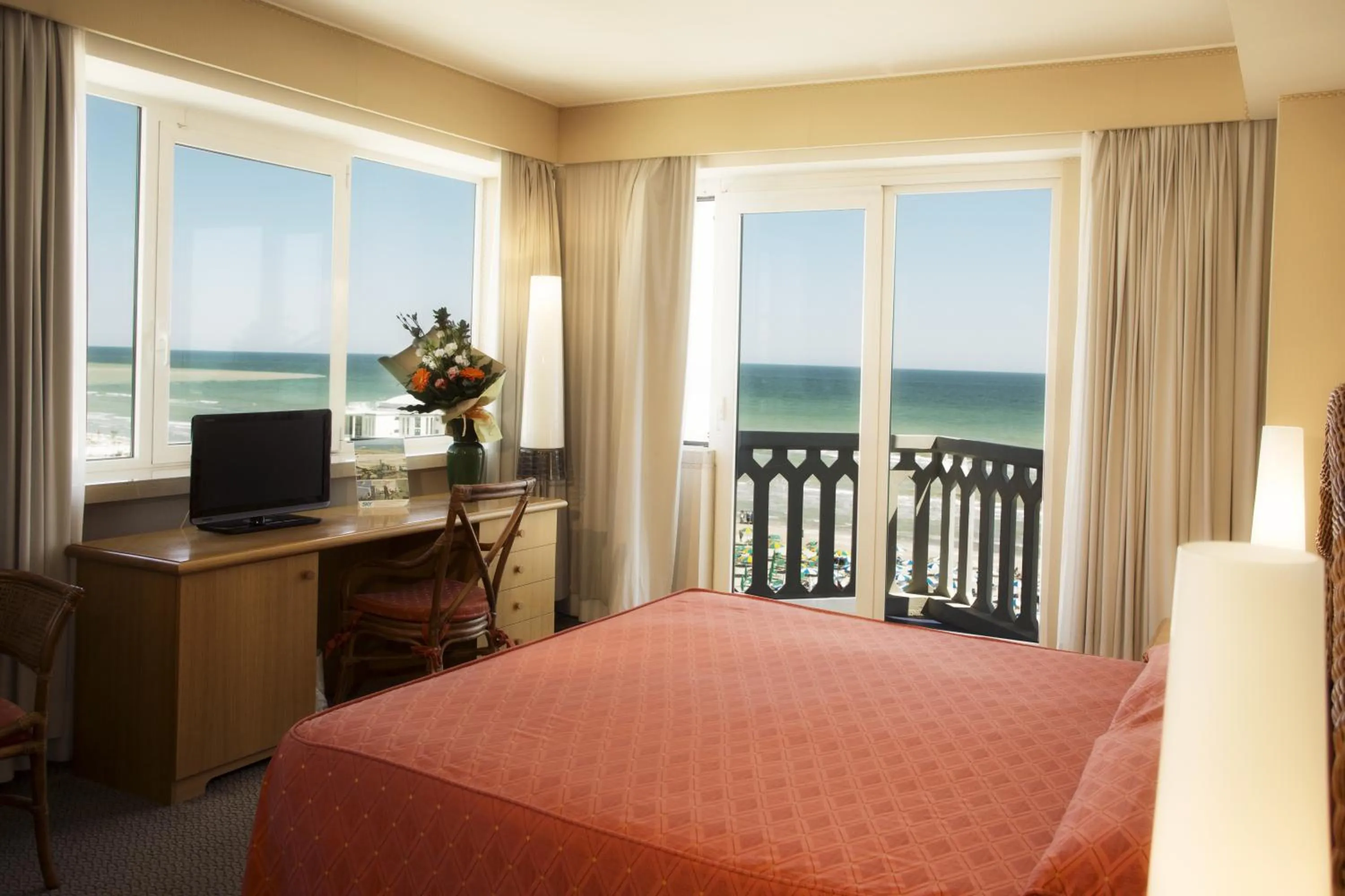 View (from property/room), Bed in City Hotel