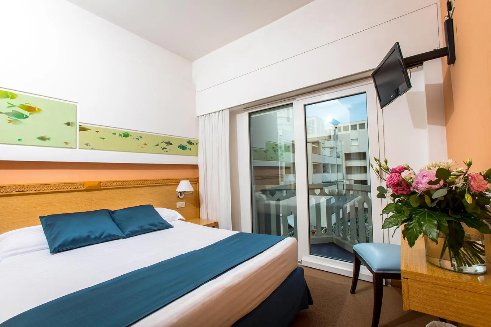 Photo of the whole room, Bed in City Hotel