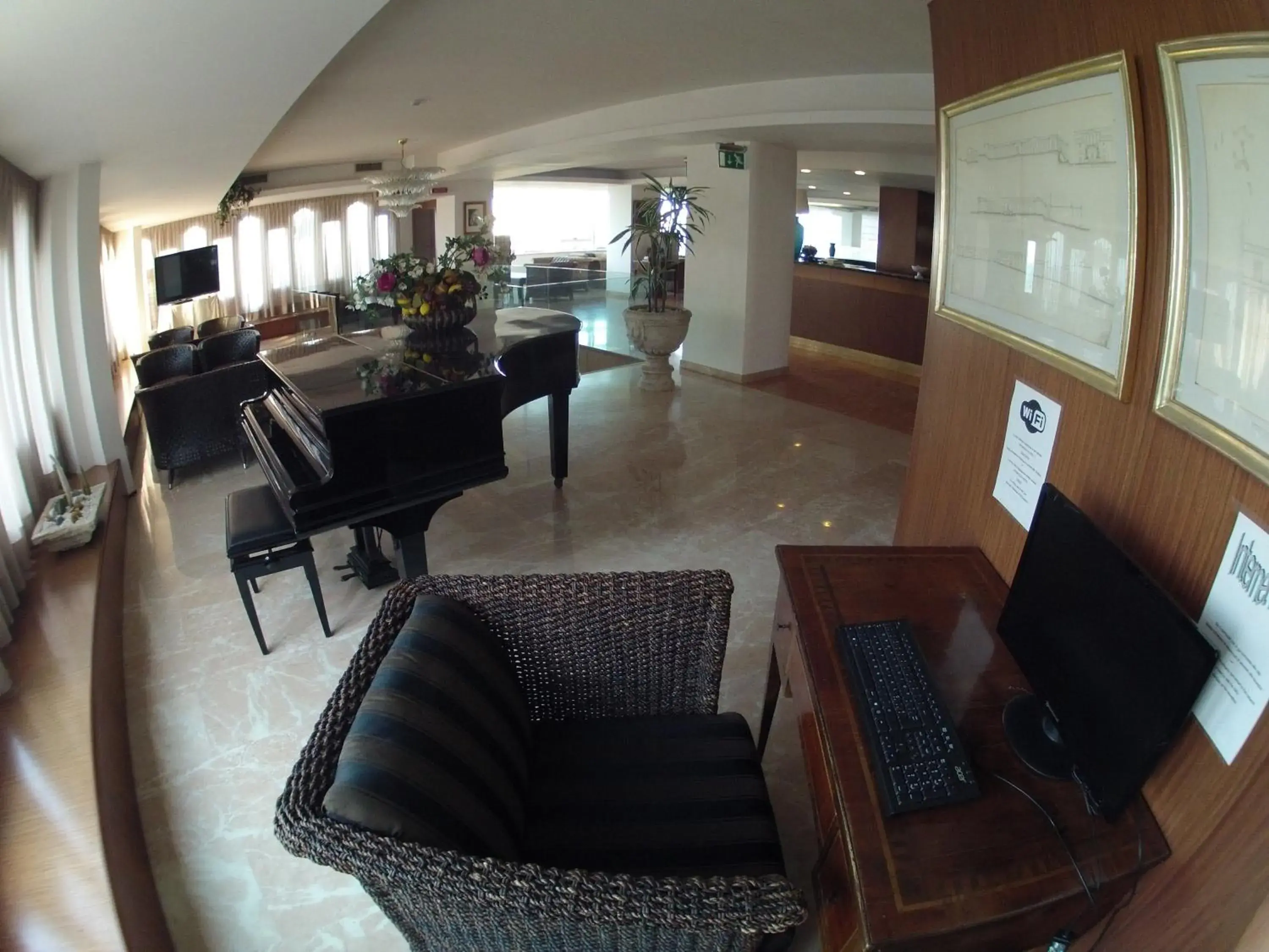 Lounge or bar in City Hotel Lounge or bar in City Hotel