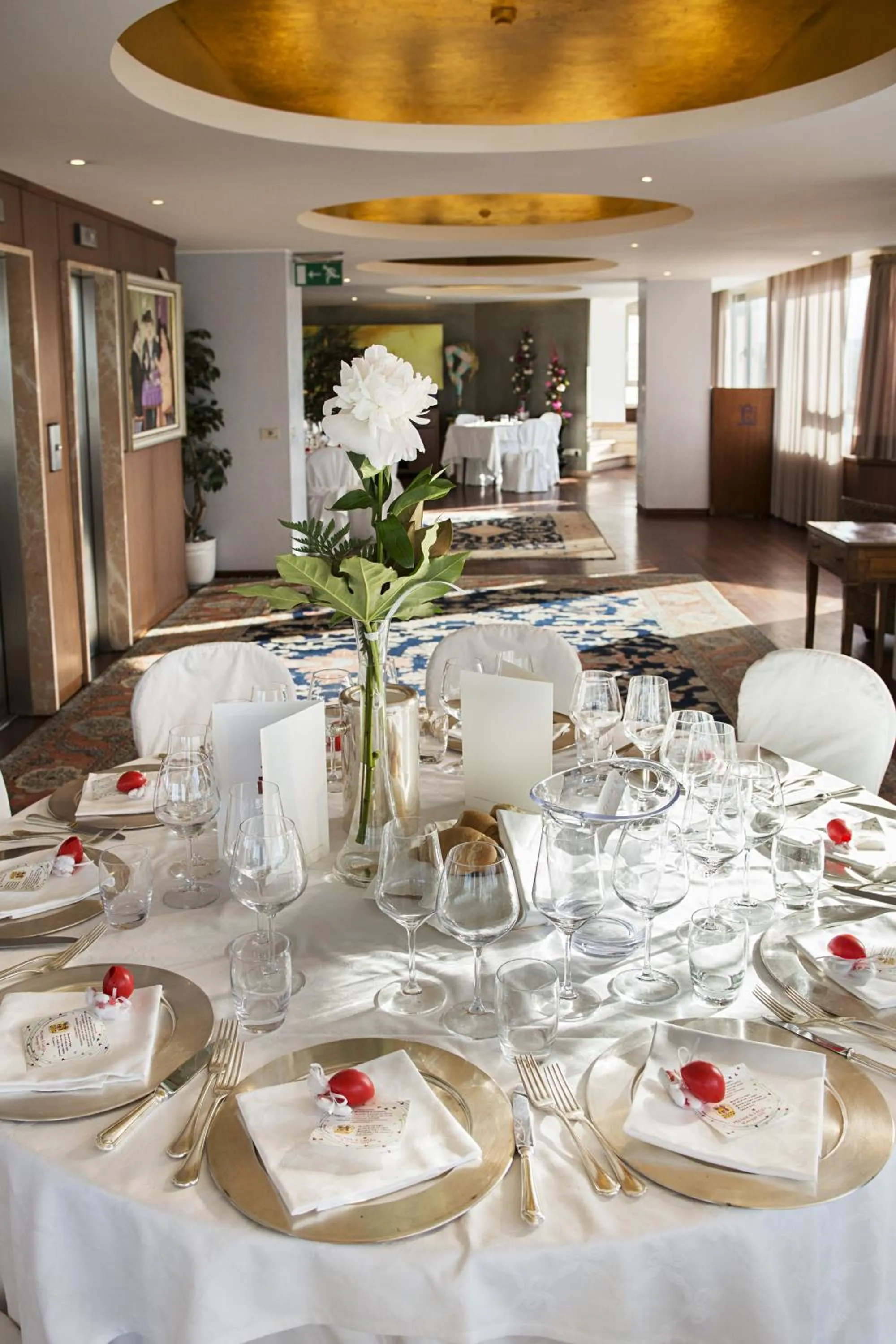 Restaurant/places to eat in City Hotel