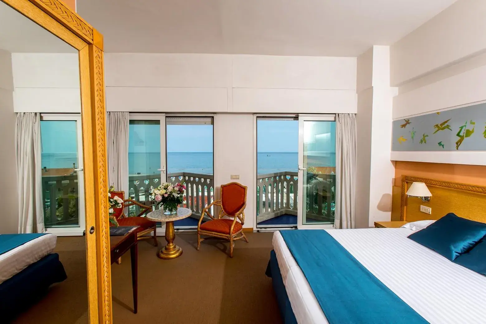 Photo of the whole room, Bed in City Hotel Photo of the whole room, Bed in City Hotel