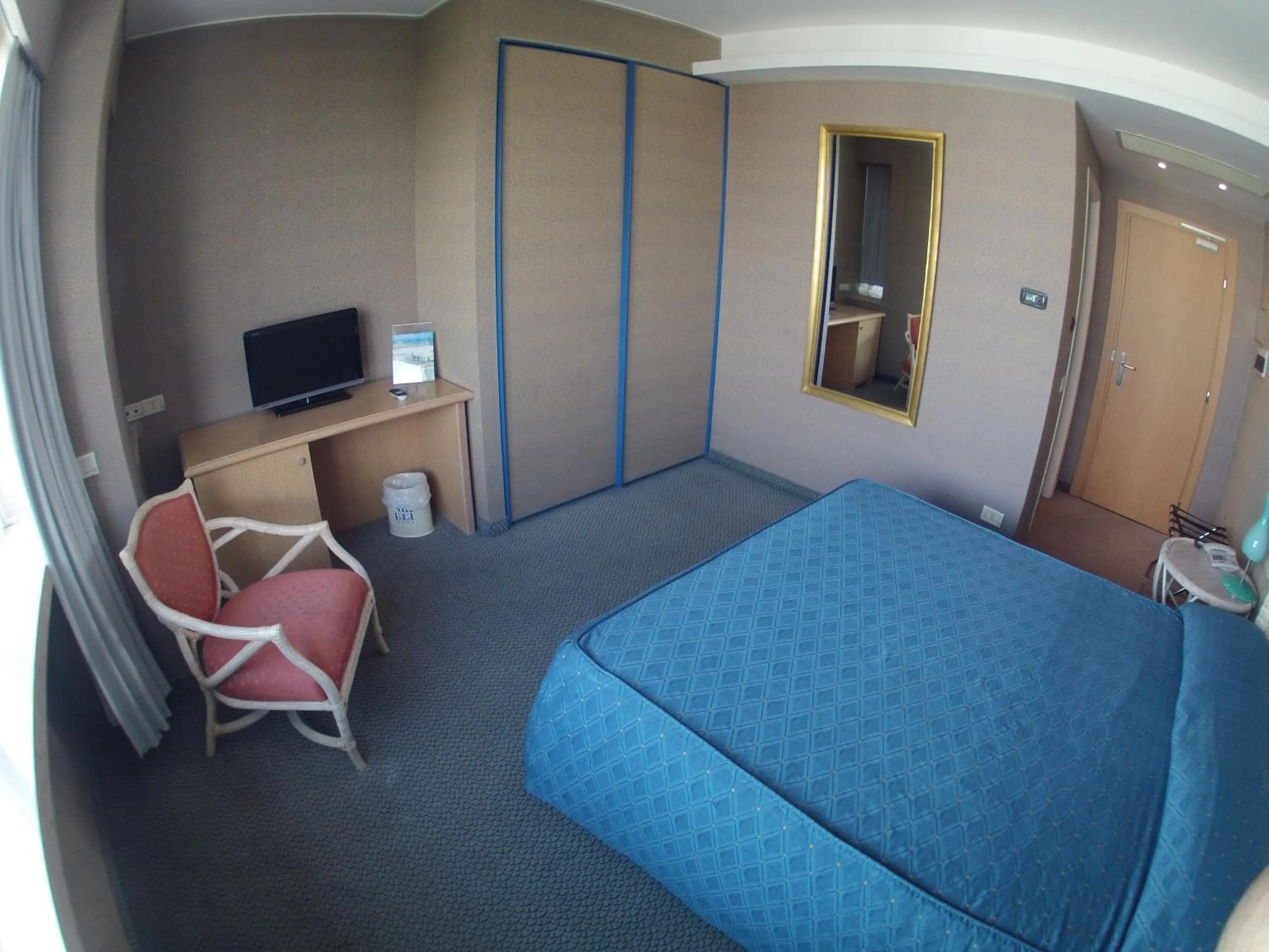 Photo of the whole room, Bed in City Hotel